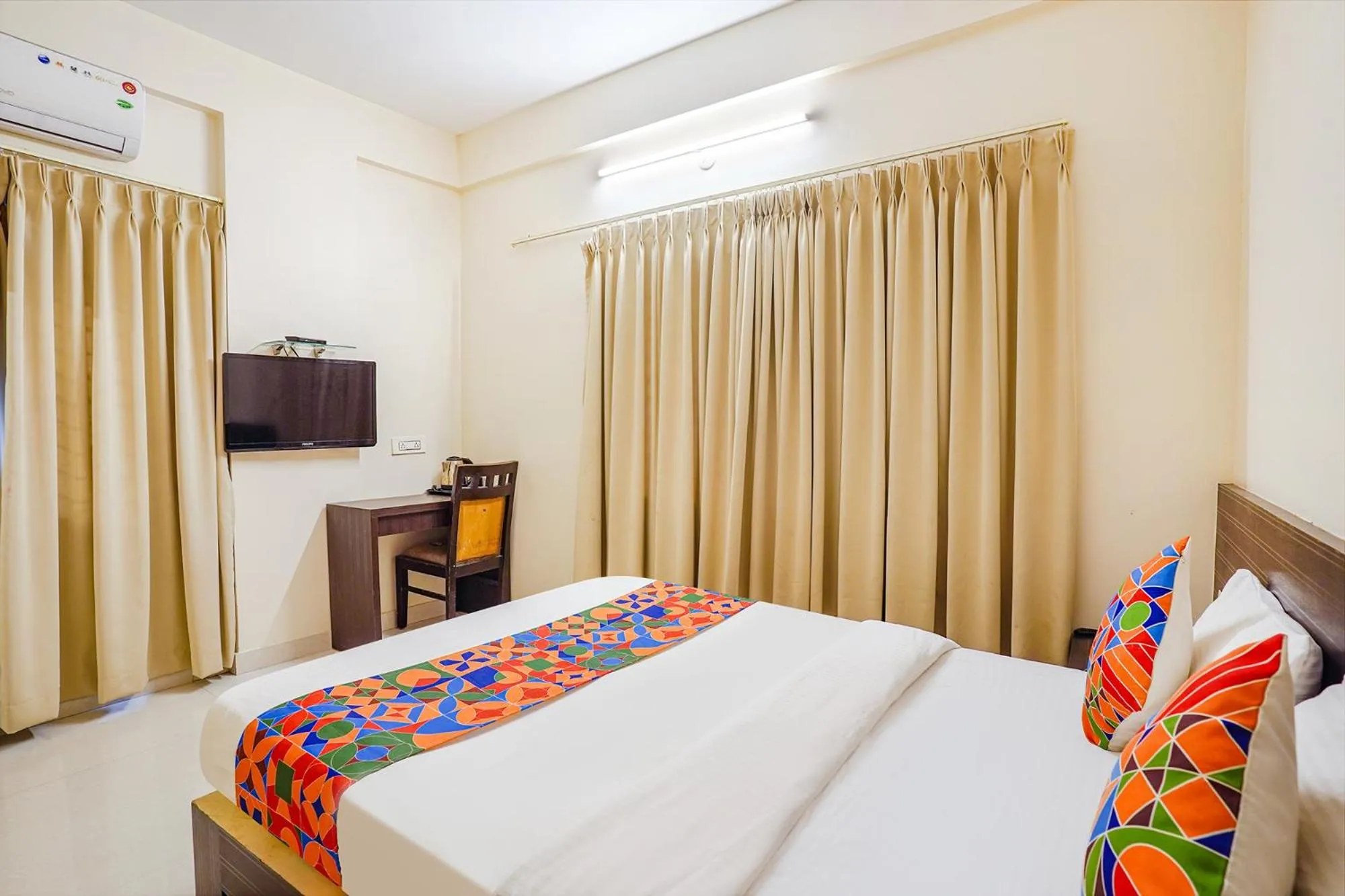 Bed in FabHotel Willow Tree