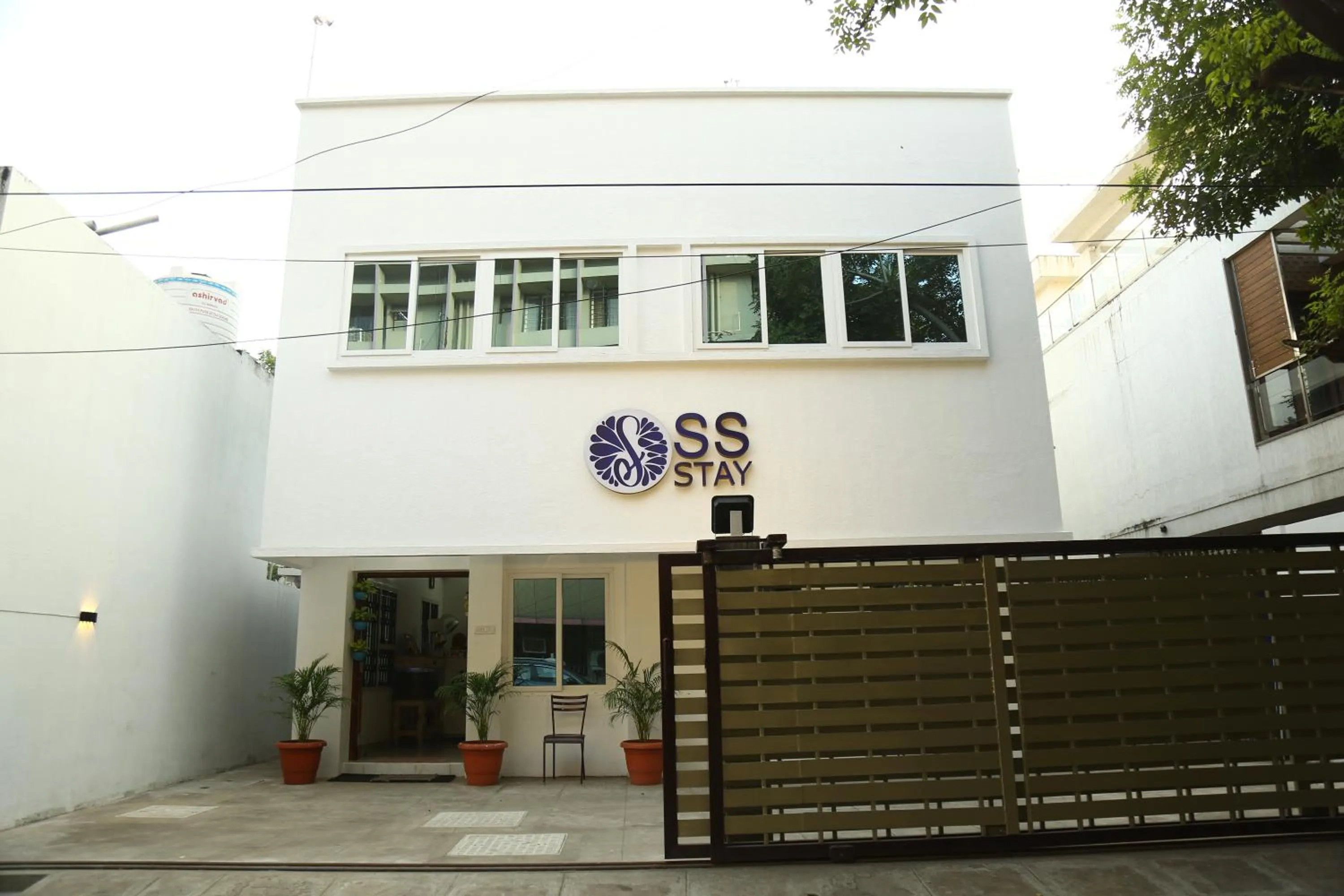 Facade/entrance in SS Stay