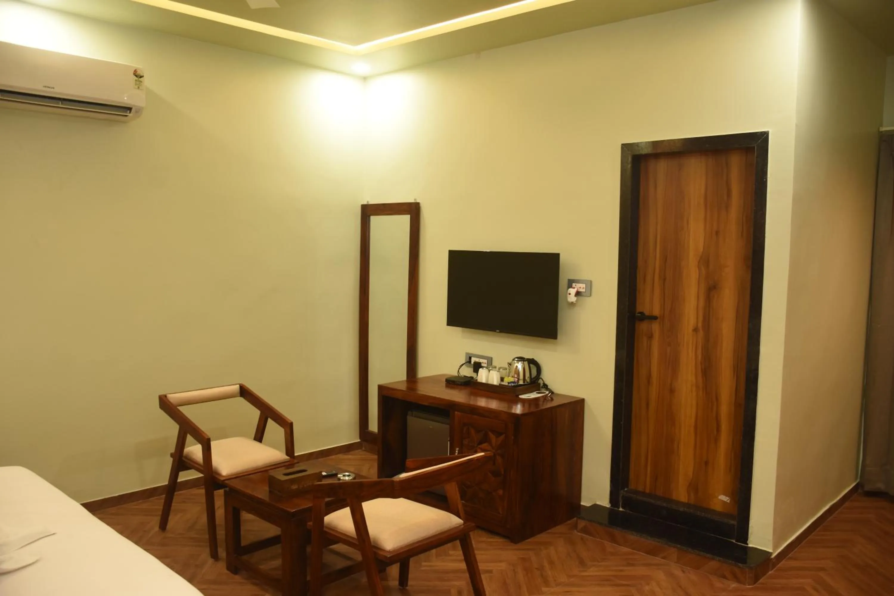 Communal lounge/ TV room in Hotel Pride Of Chittor