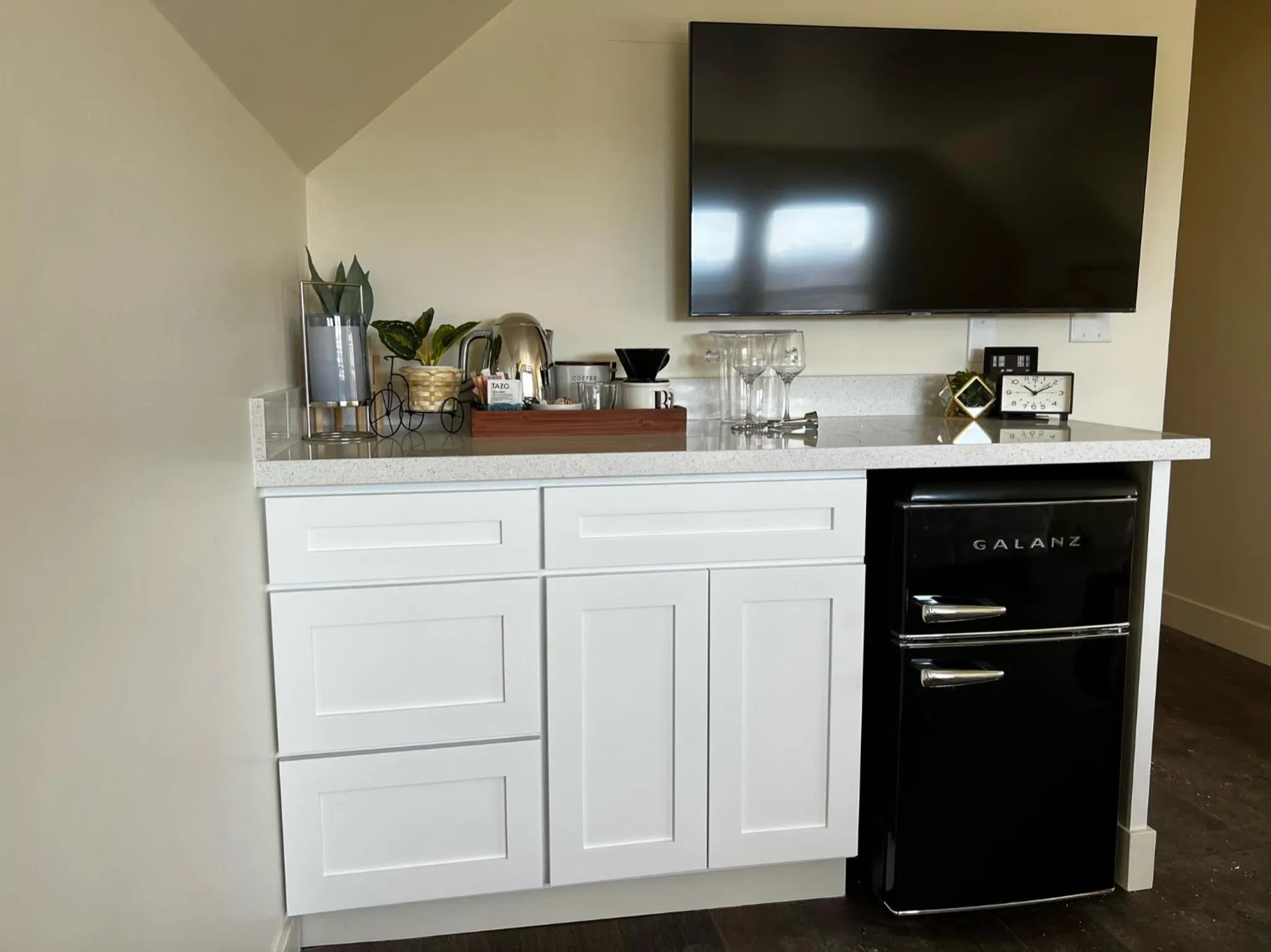 TV and multimedia in Bespoke Inn Flagstaff