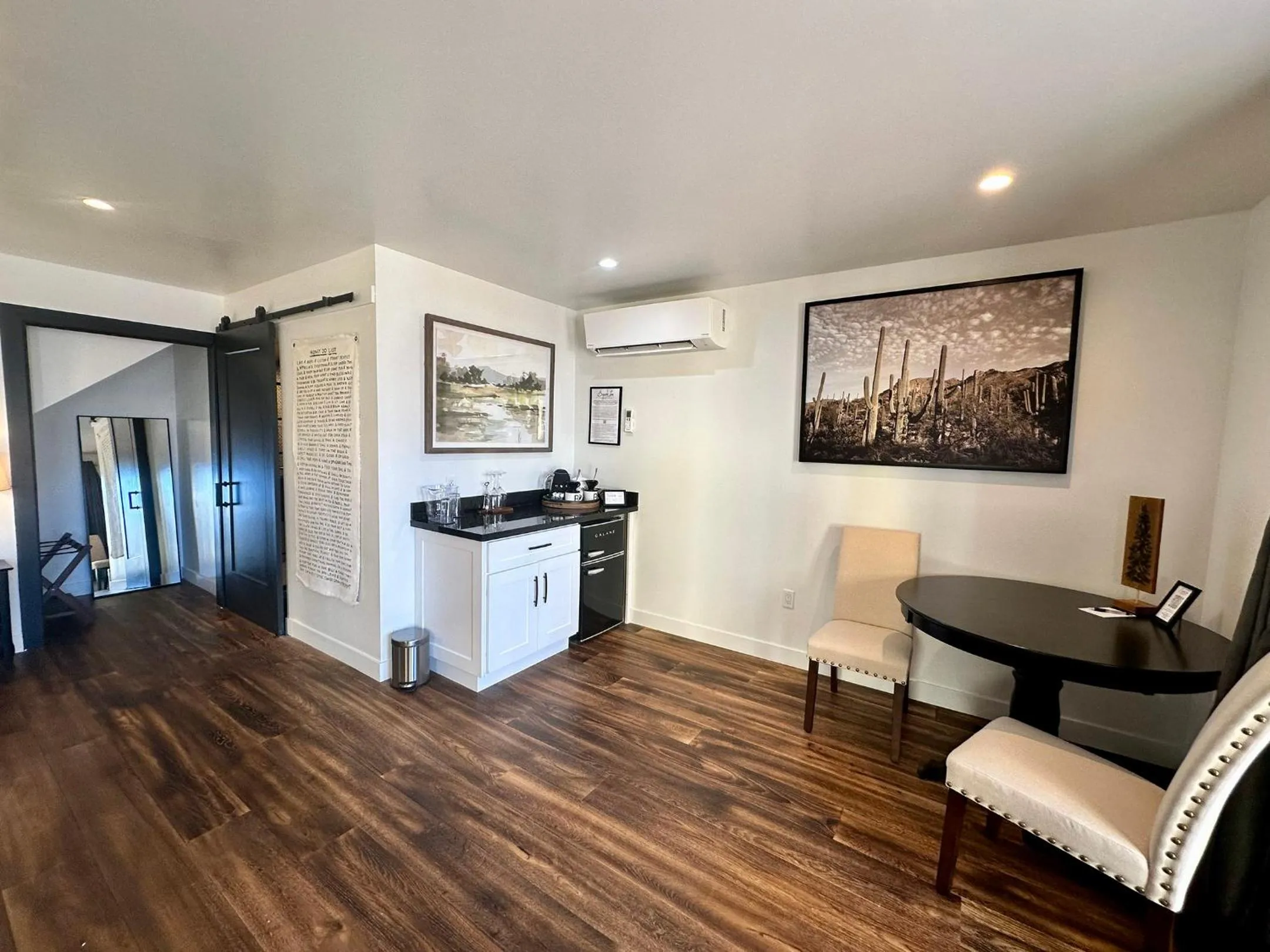 Dining area in Bespoke Inn Flagstaff