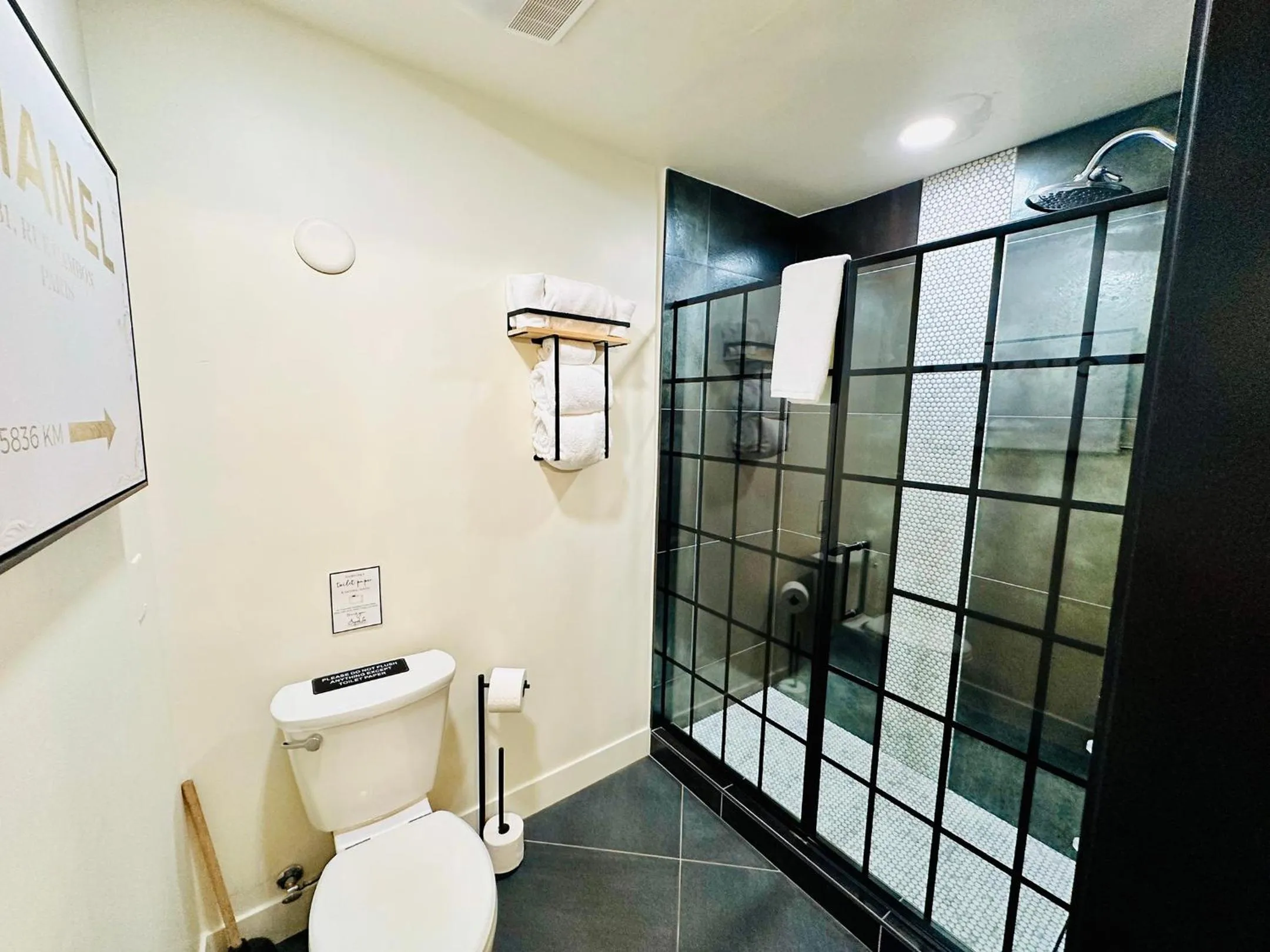 Shower in Bespoke Inn Flagstaff