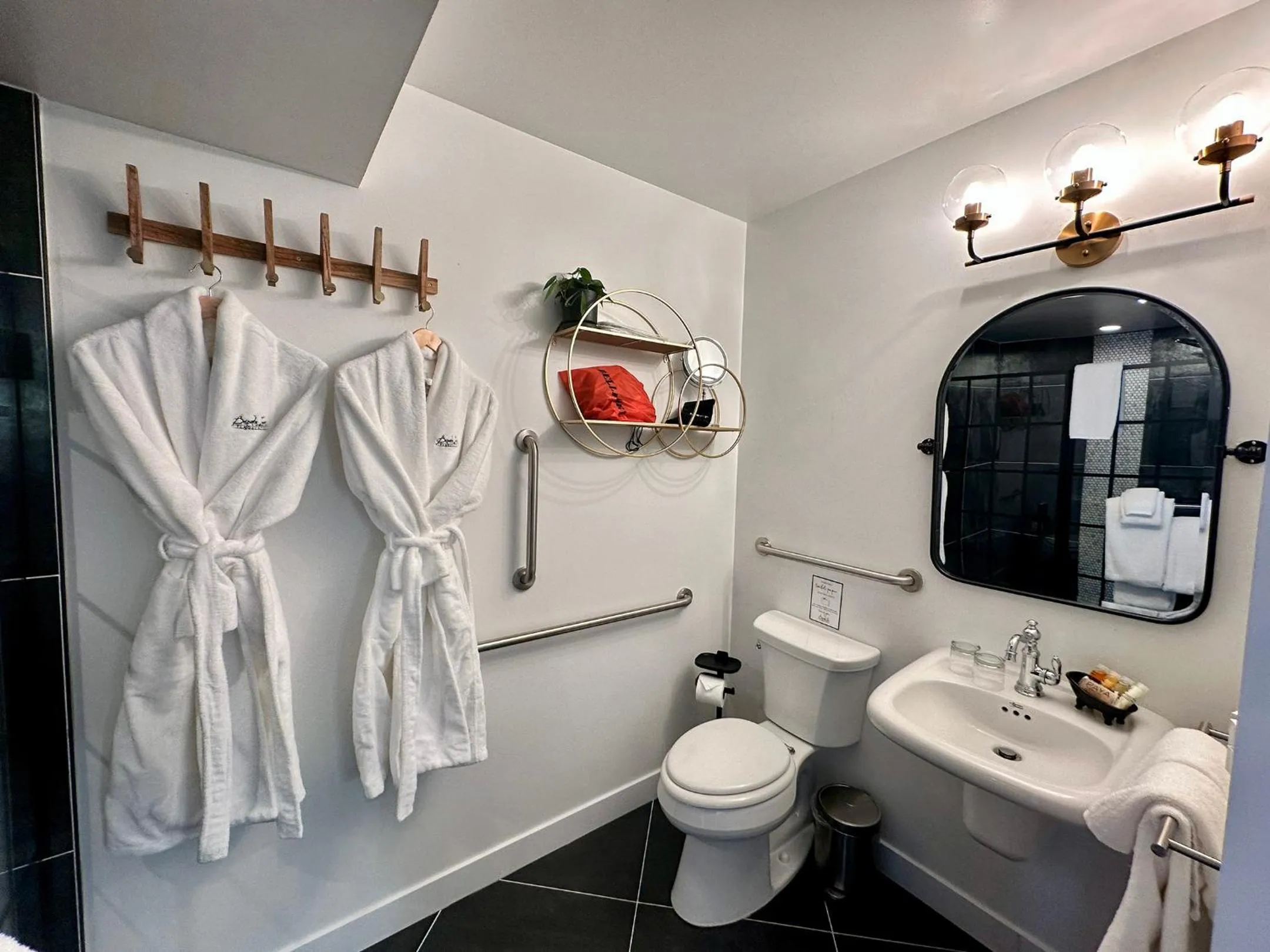 Shower in Bespoke Inn Flagstaff