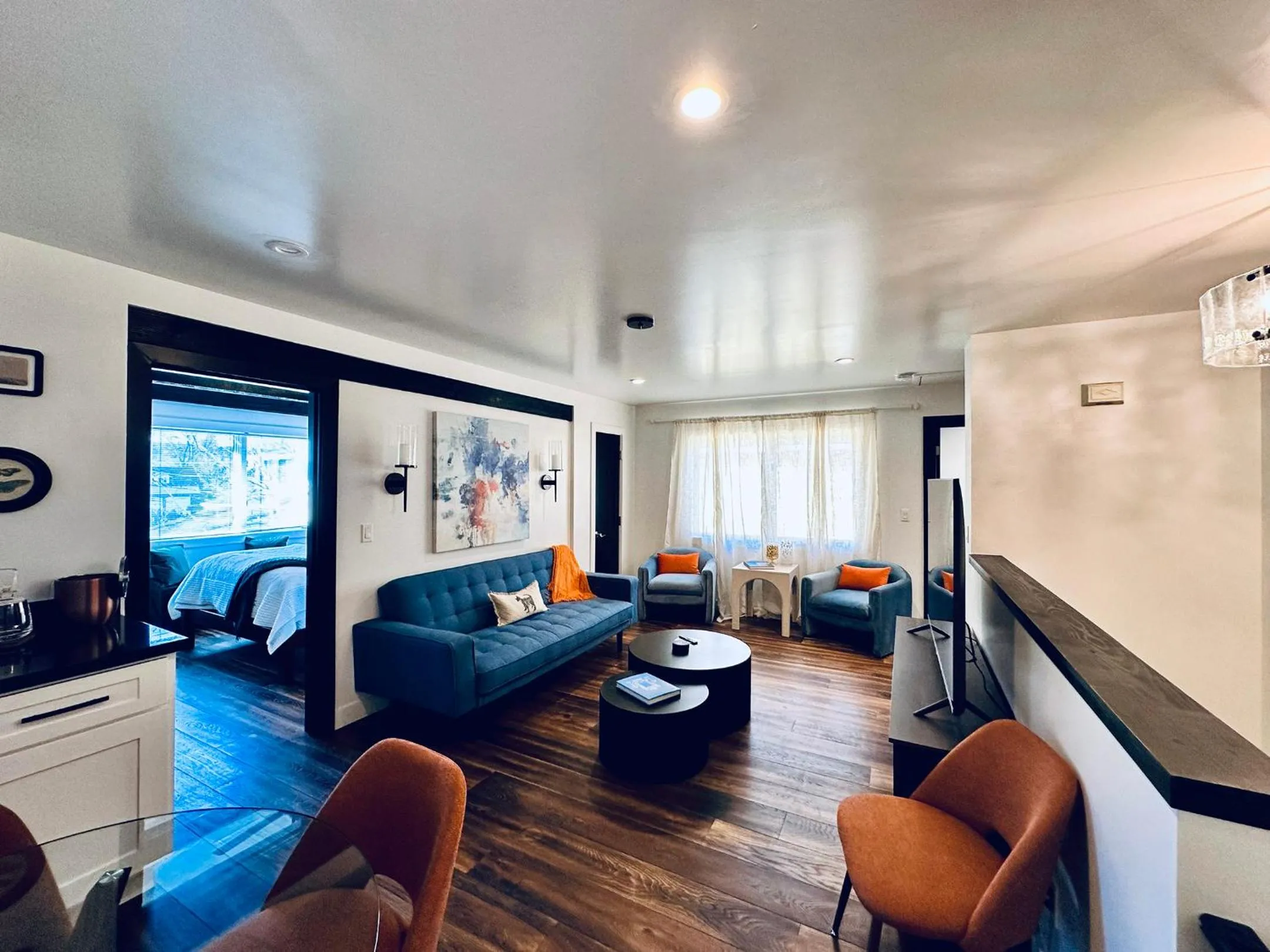 TV and multimedia in Bespoke Inn Flagstaff