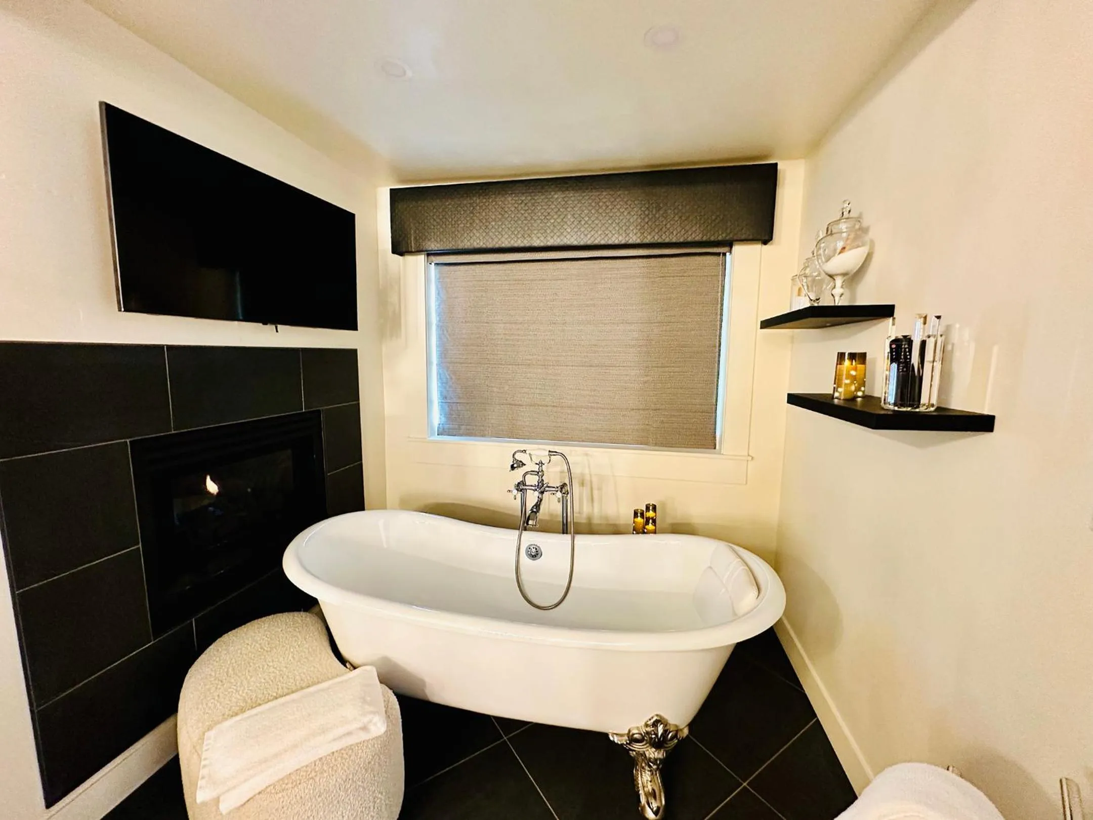 Bathroom in Bespoke Inn Flagstaff