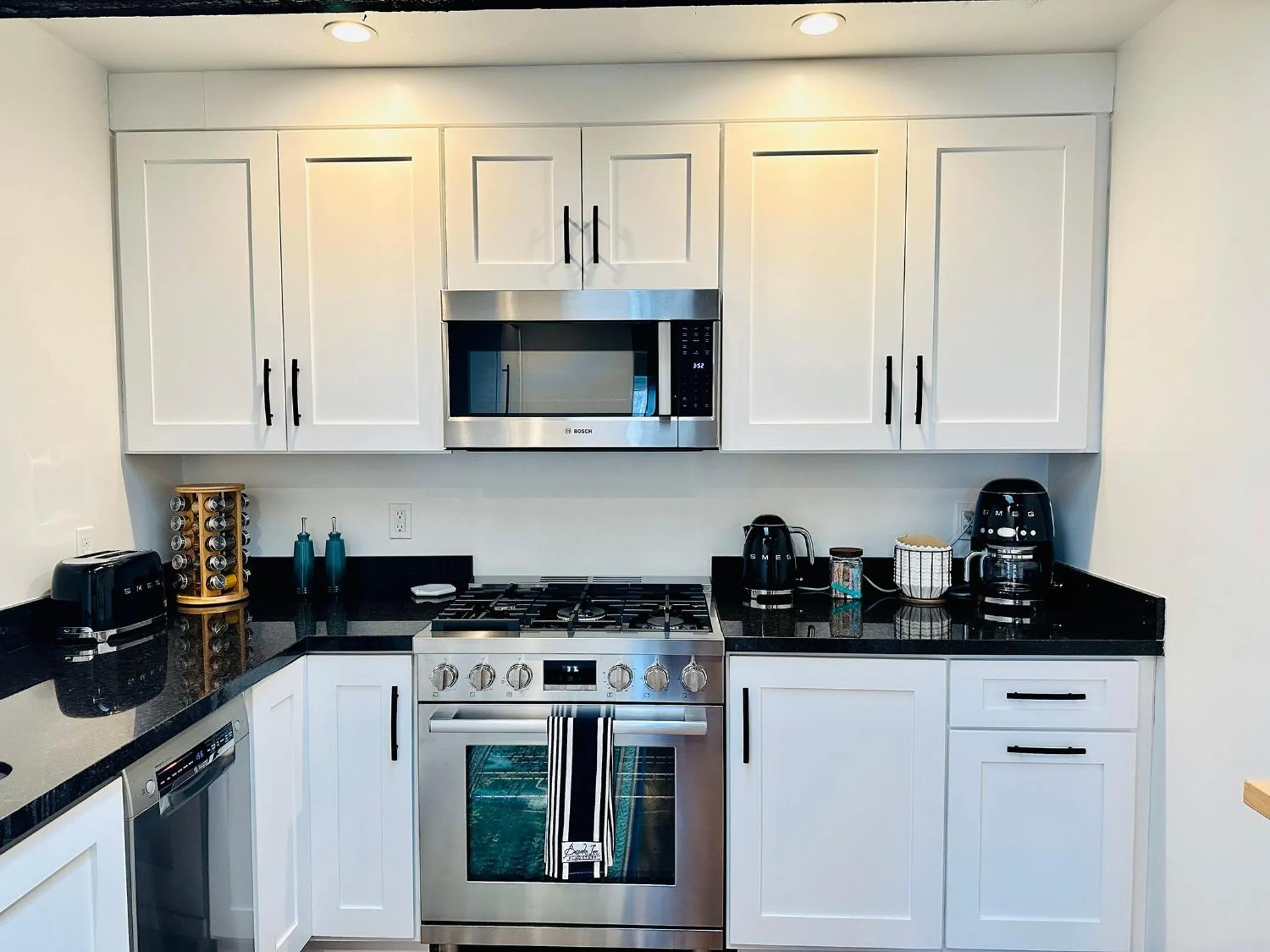 Coffee/tea facilities in Bespoke Inn Flagstaff