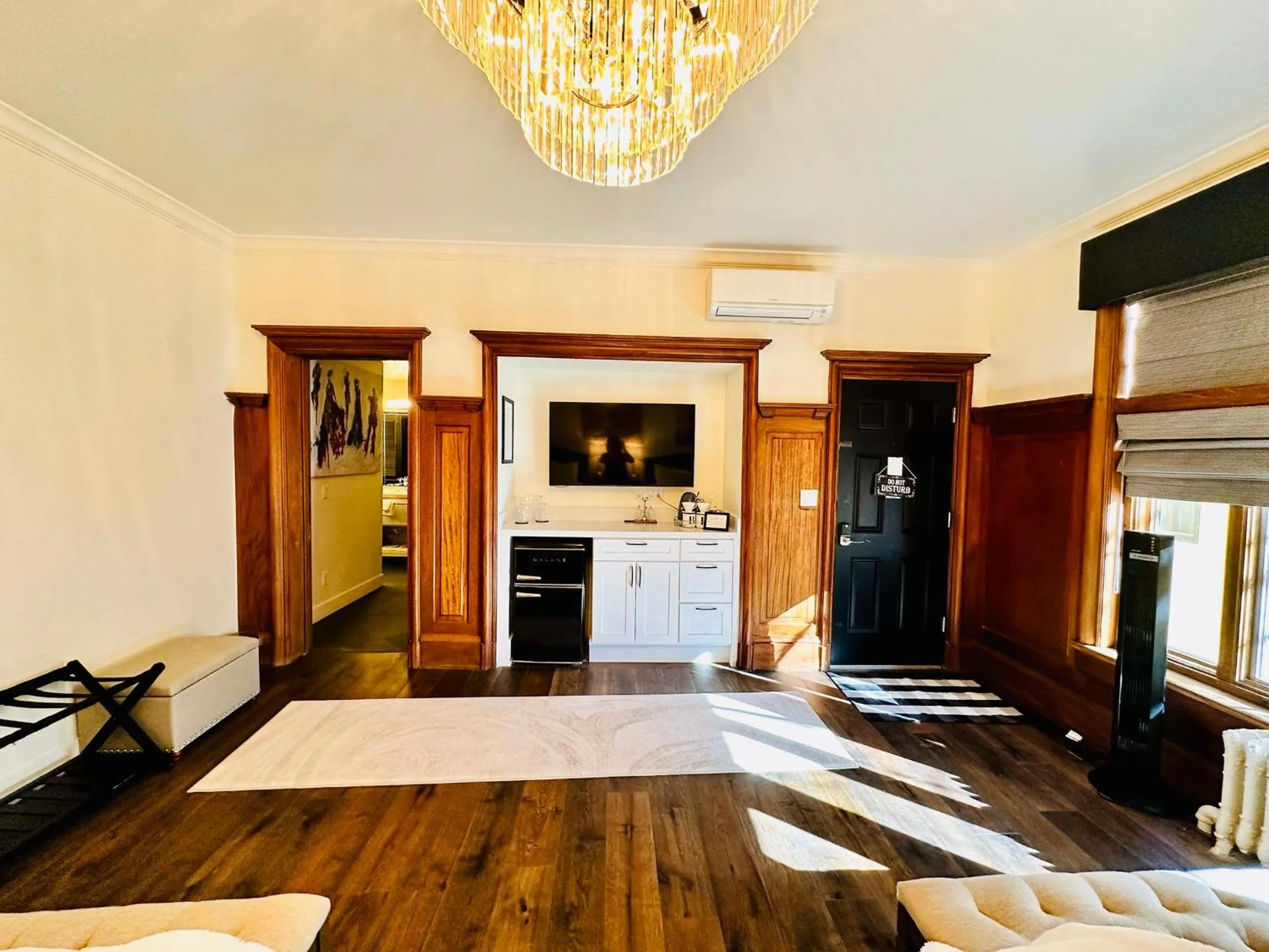 TV and multimedia in Bespoke Inn Flagstaff