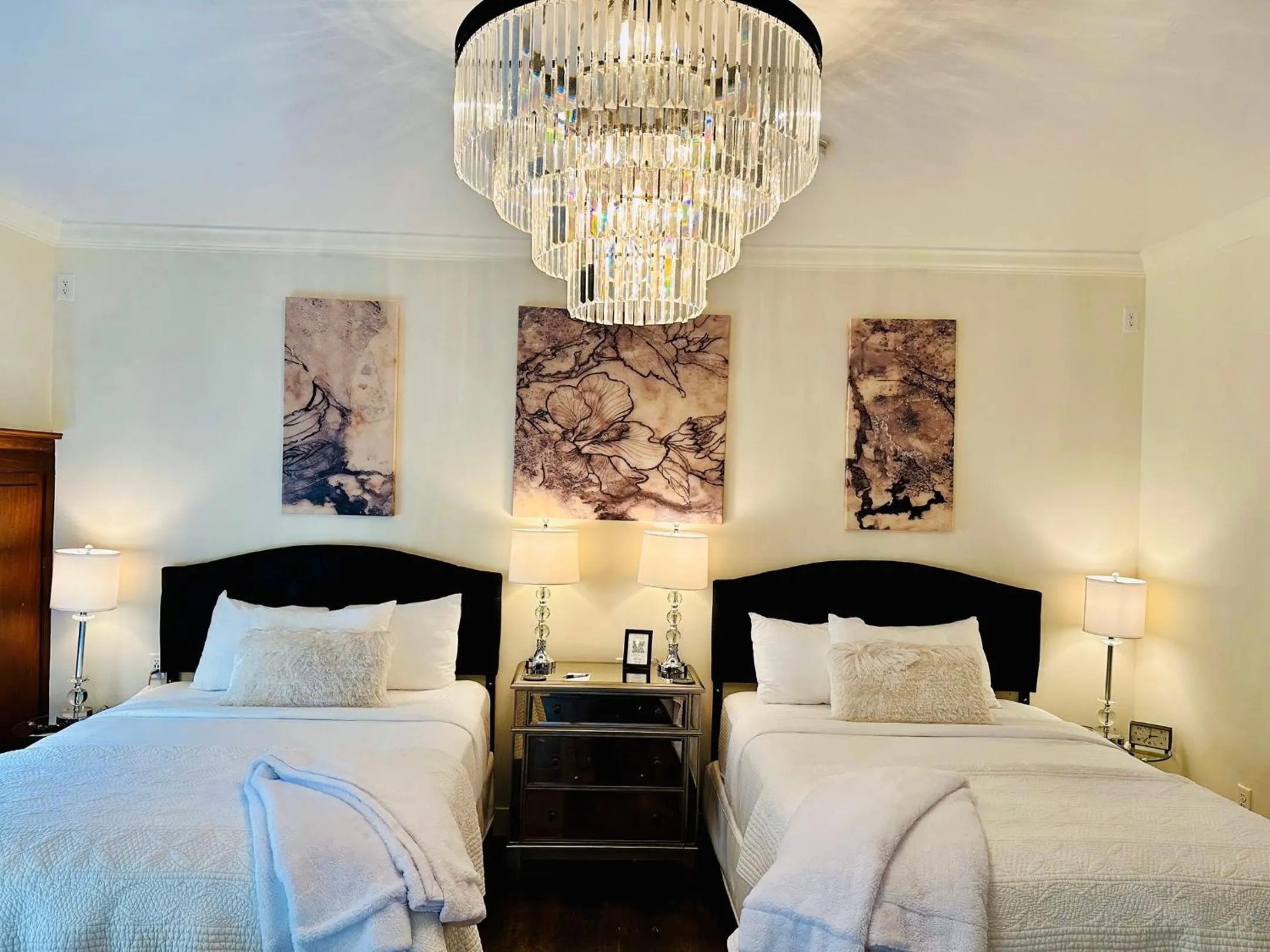 Bed in Bespoke Inn Flagstaff