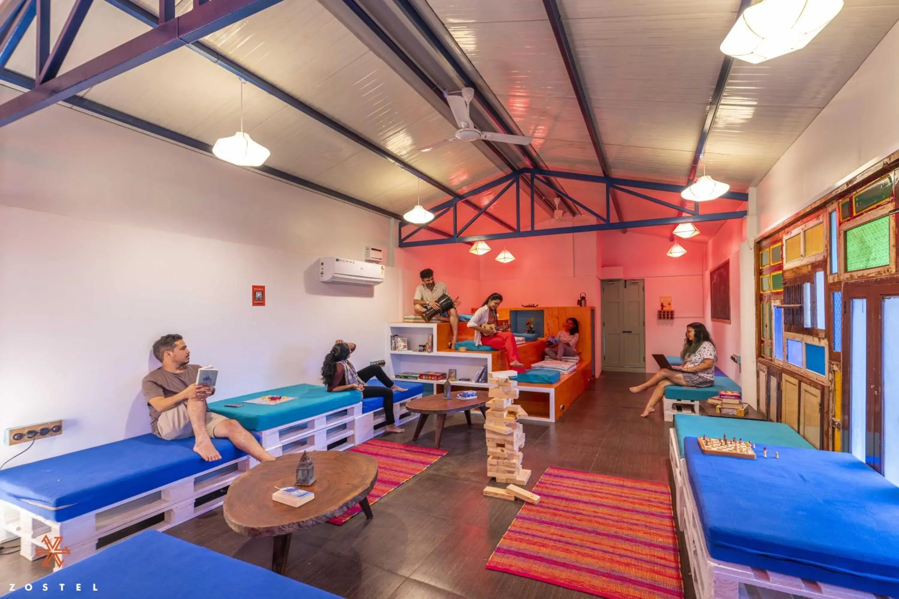 Living room in Zostel Pondicherry, Auroville Road Living room in Zostel Pondicherry, Auroville Road