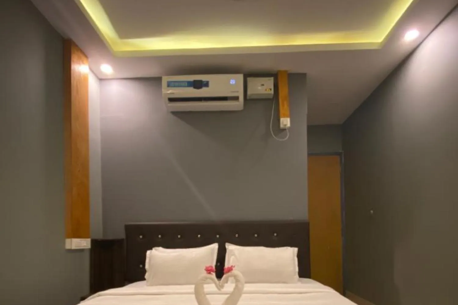 air conditioner, Bed in YogiTree Beach Resort & Cafe - 100m from Morjim Beach