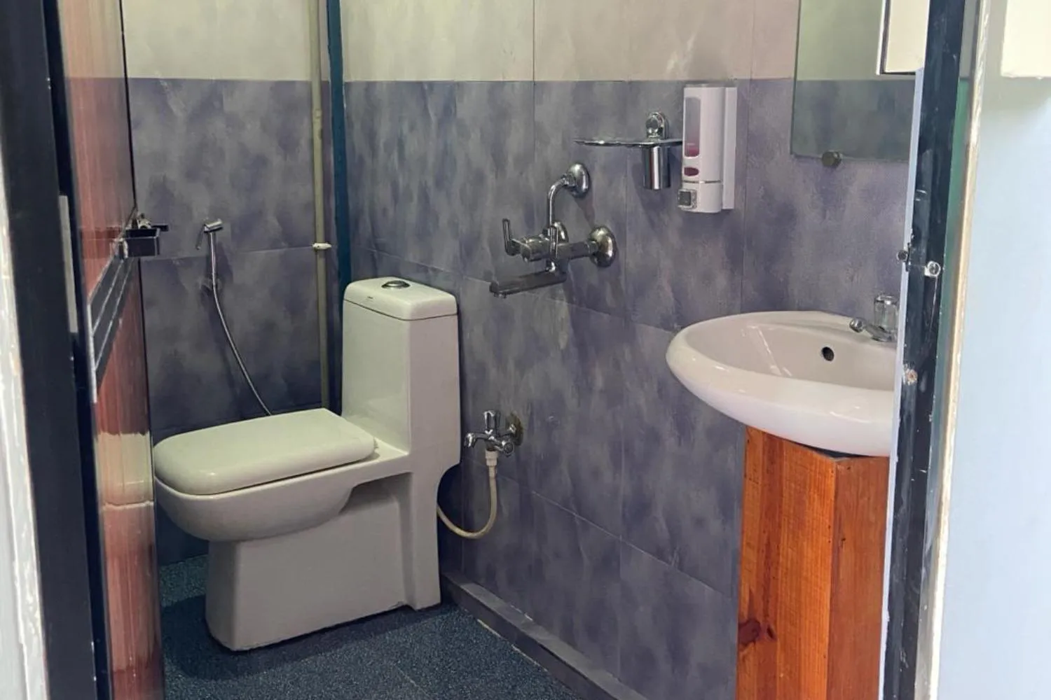 Bathroom in YogiTree Beach Resort & Cafe - 100m from Morjim Beach