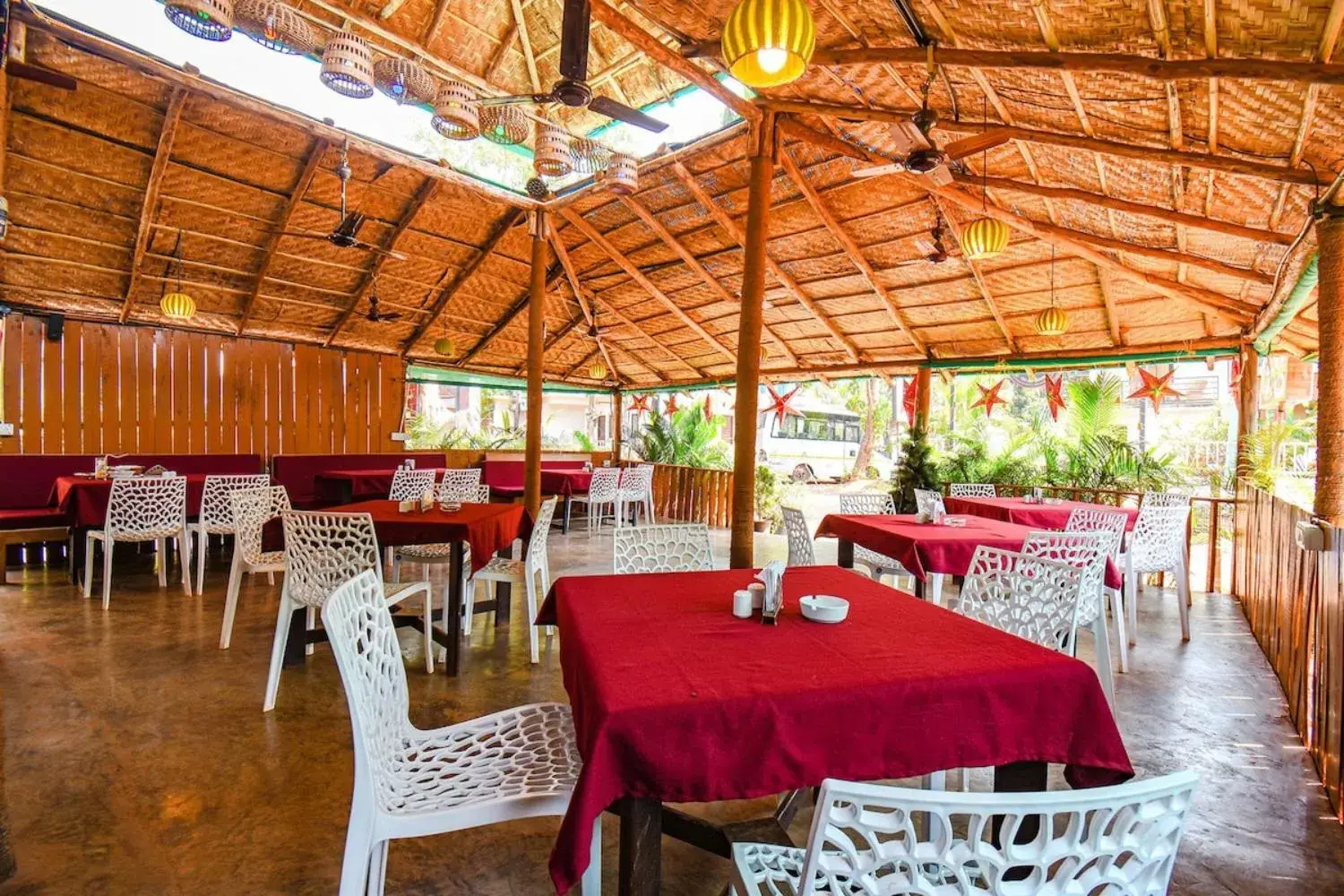 Restaurant/places to eat in YogiTree Beach Resort & Cafe - 100m from Morjim Beach Restaurant/places to eat in YogiTree Beach Resort & Cafe - 100m from Morjim Beach