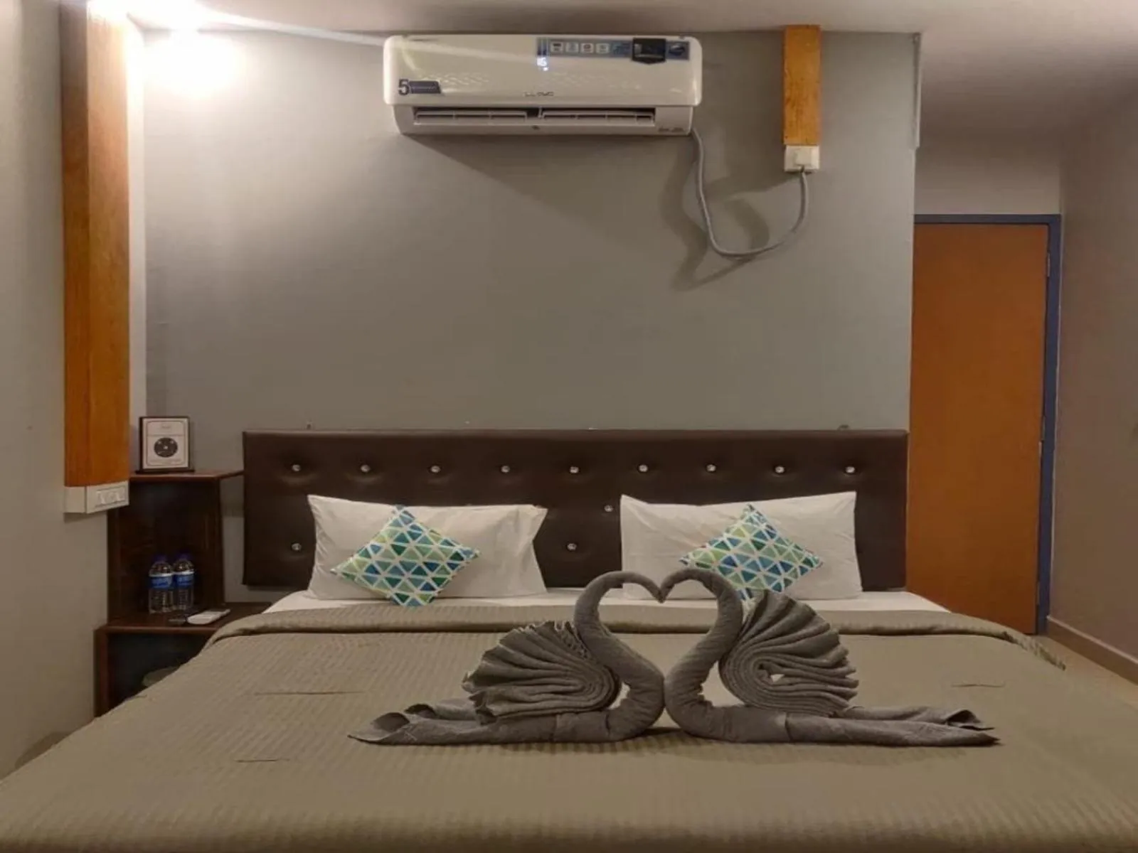 Property building, Bed in YogiTree Beach Resort & Cafe - 100m from Morjim Beach