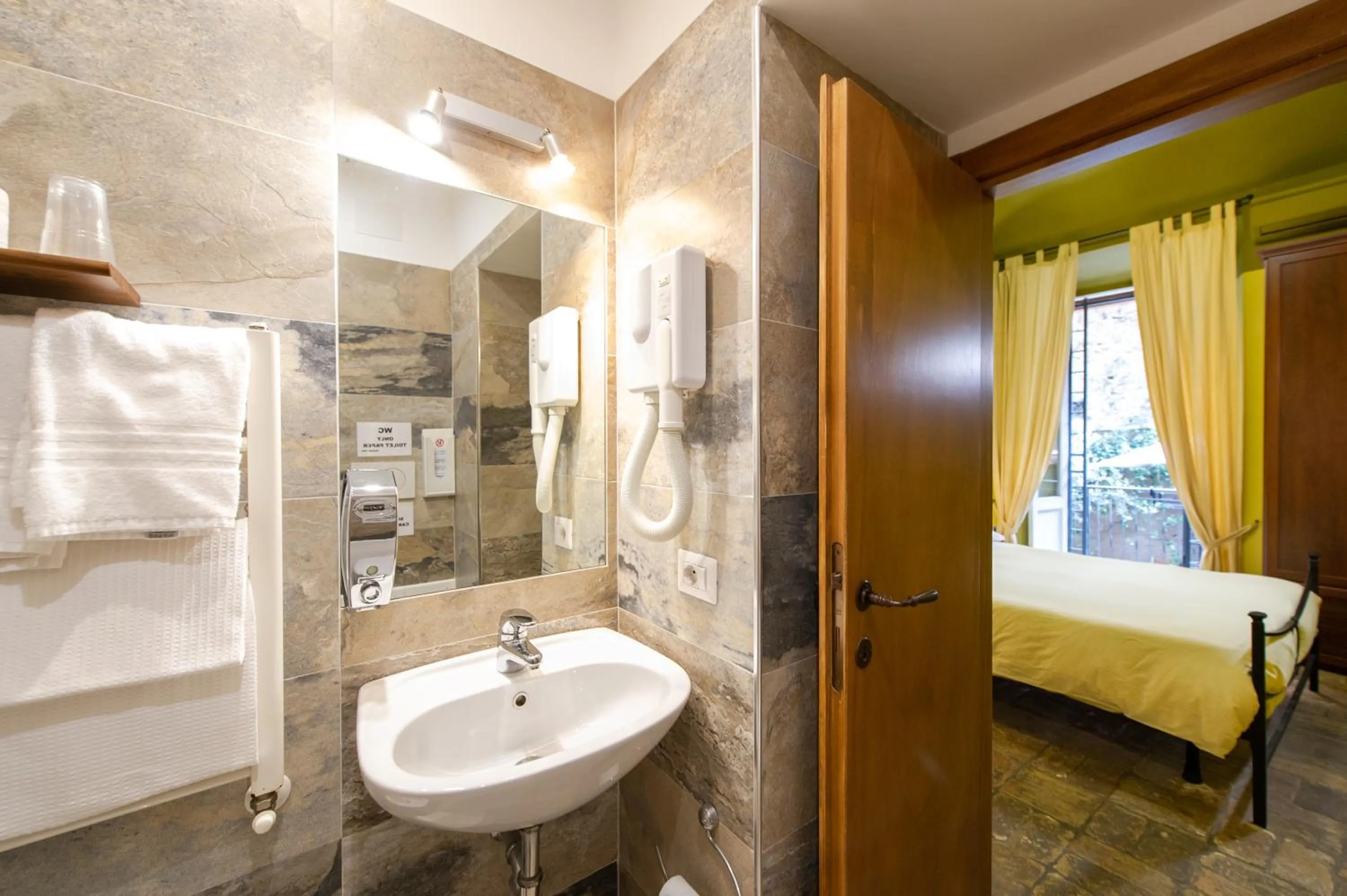 Bathroom, Bed in Vaticana Ottaviani Roma