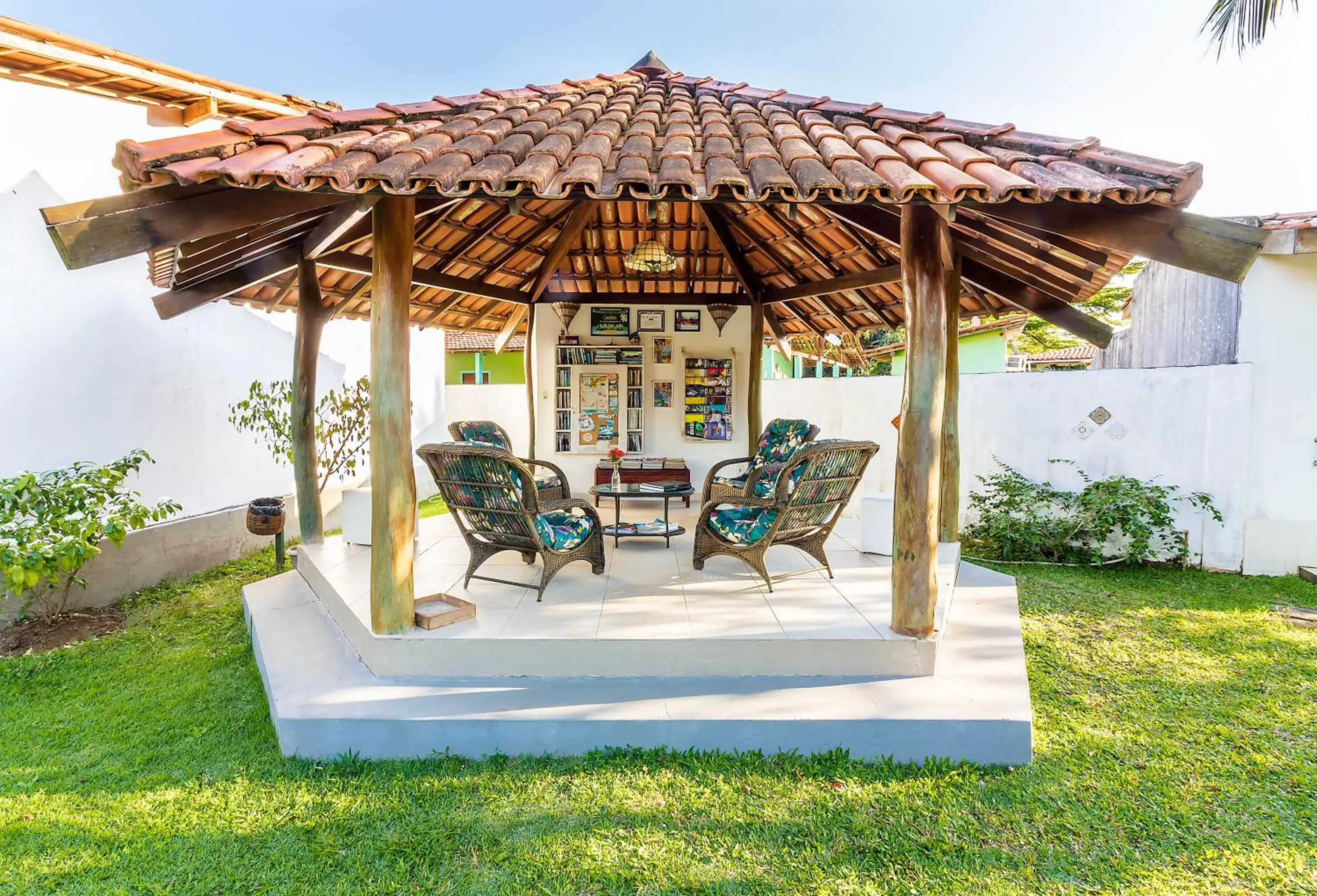 Library in Pousada Galeão Santa Anna