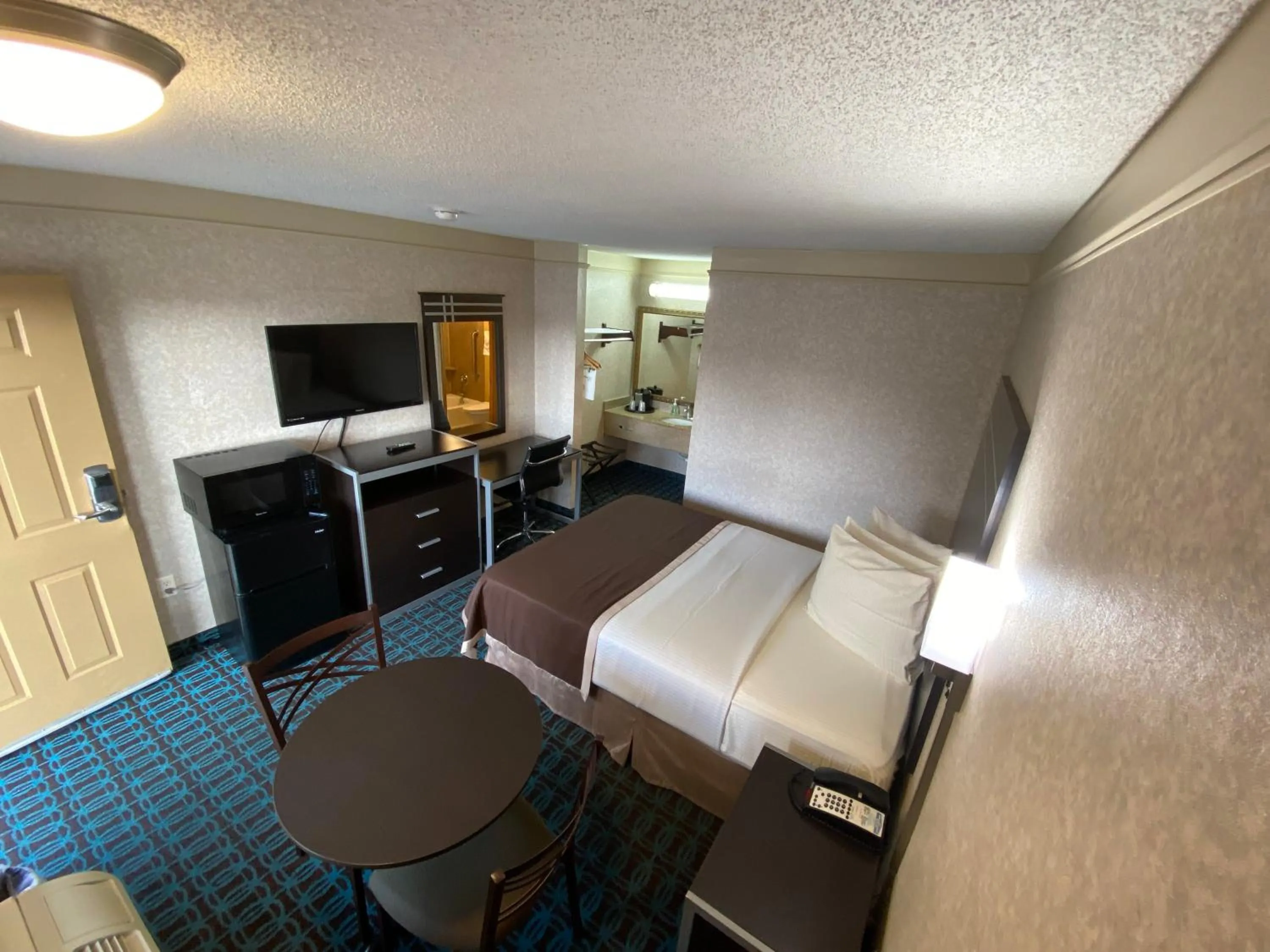 Deluxe Inn - Fayetteville I-95