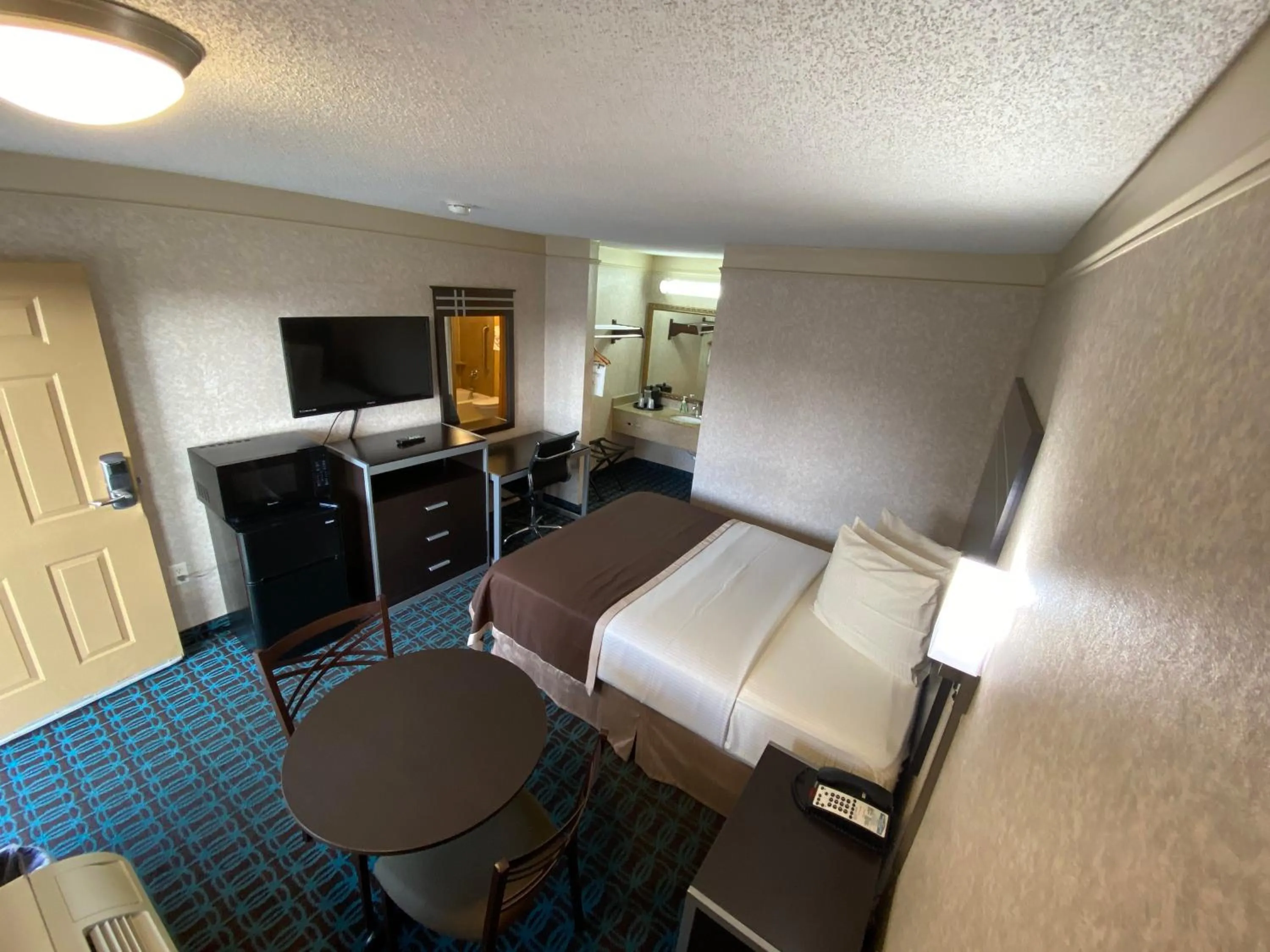 Deluxe Inn - Fayetteville I-95