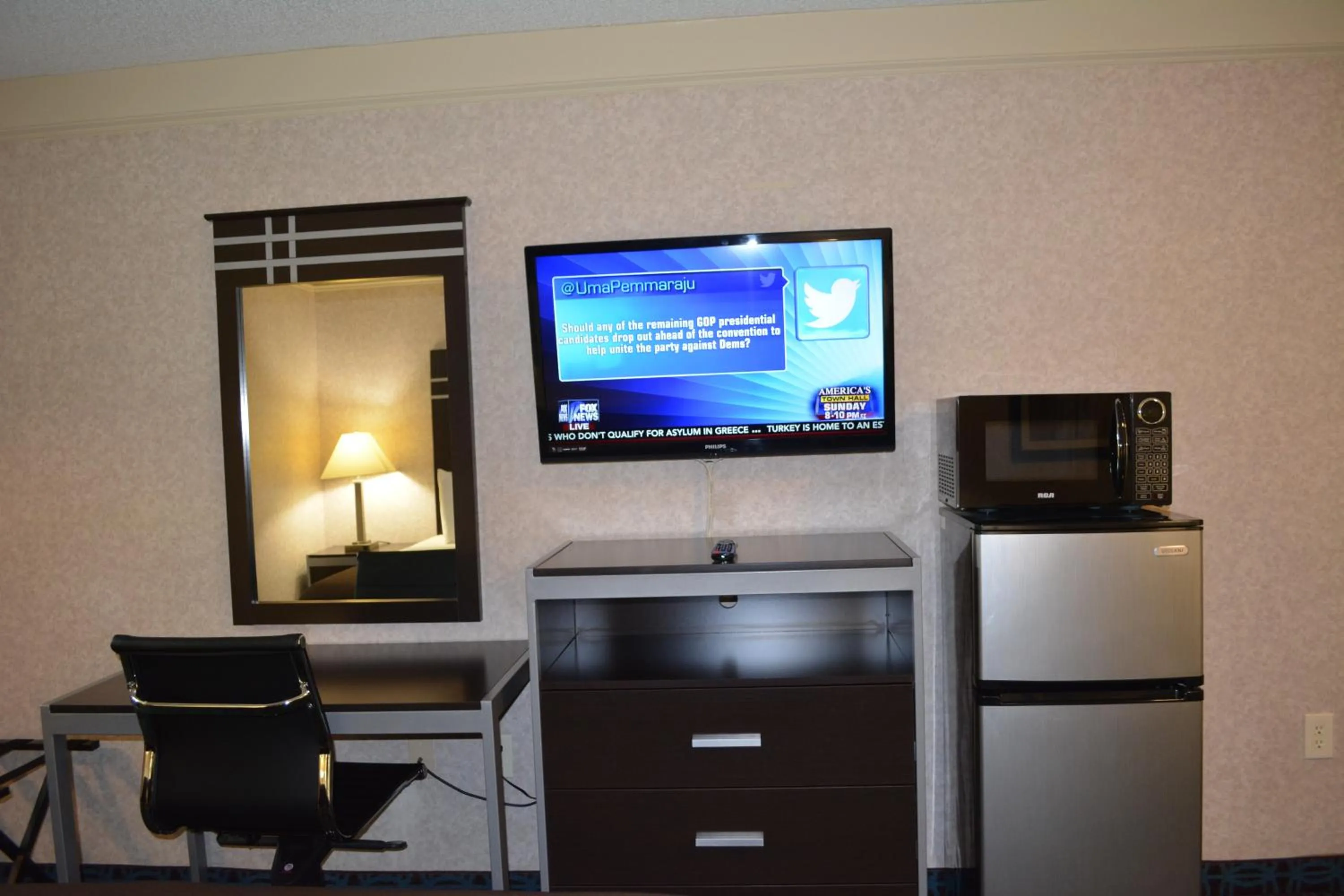 TV and multimedia in Deluxe Inn - Fayetteville I-95