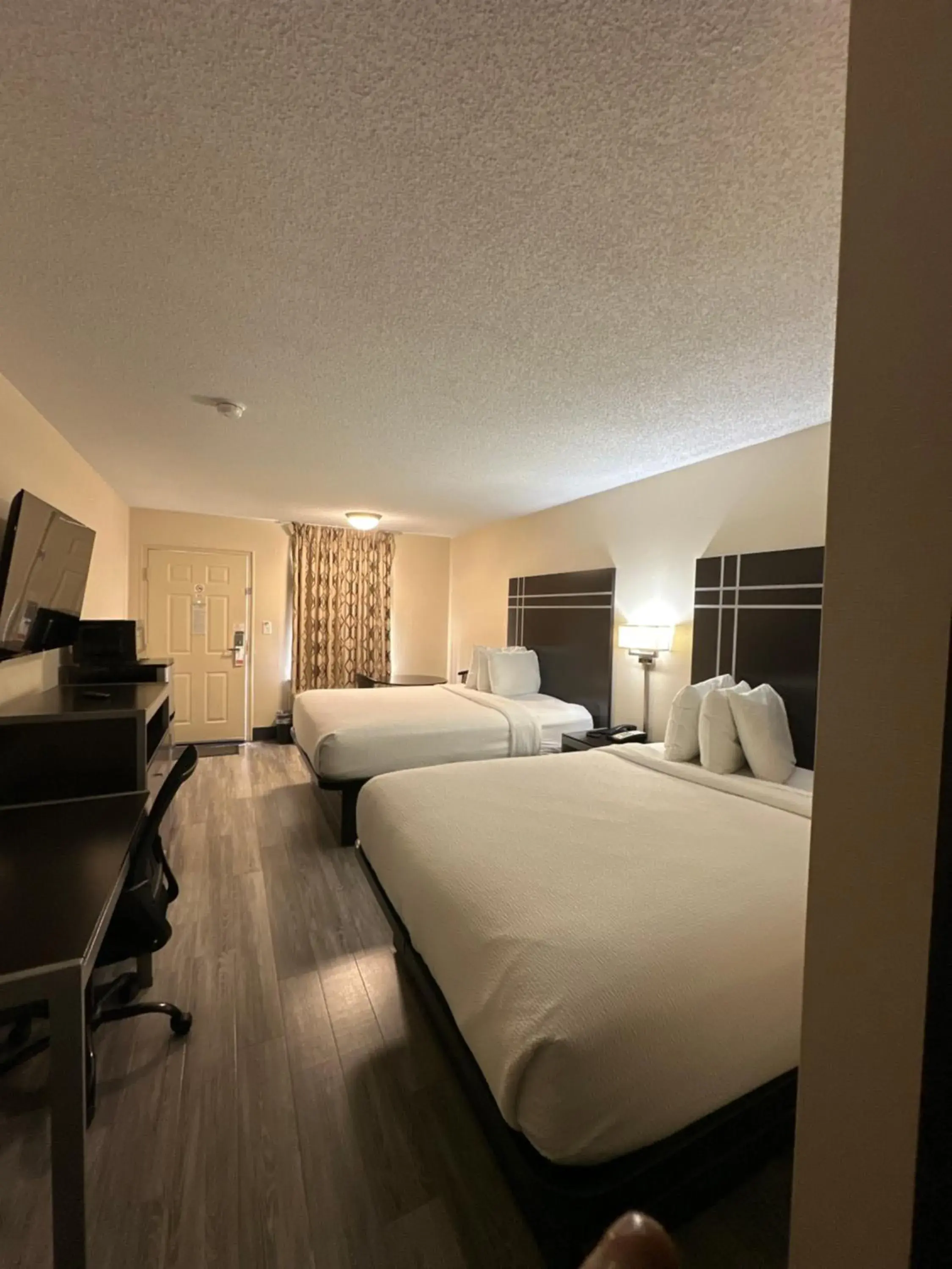 Bed in Deluxe Inn - Fayetteville I-95 Bed in Deluxe Inn - Fayetteville I-95