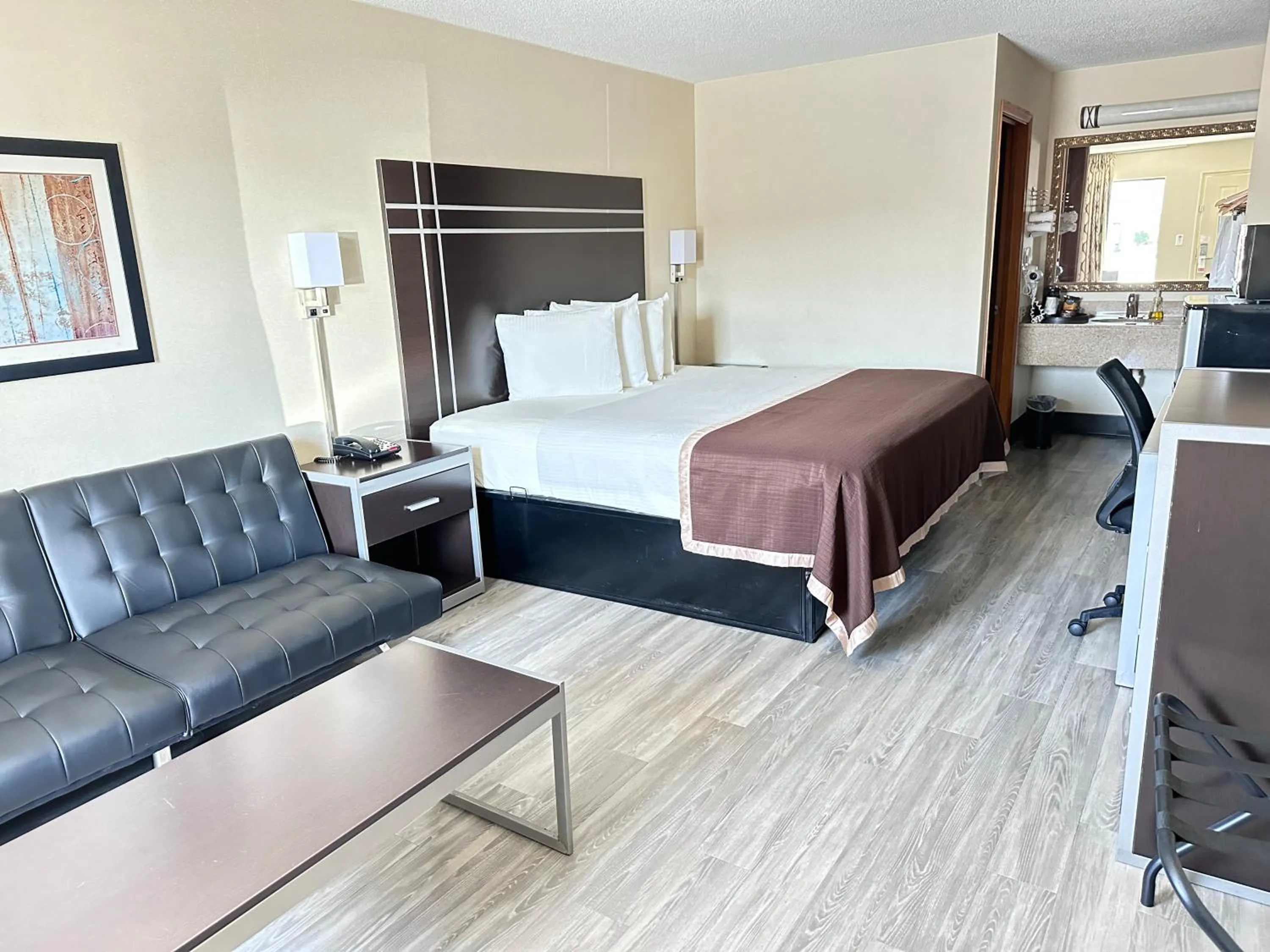 Bed in Deluxe Inn - Fayetteville I-95