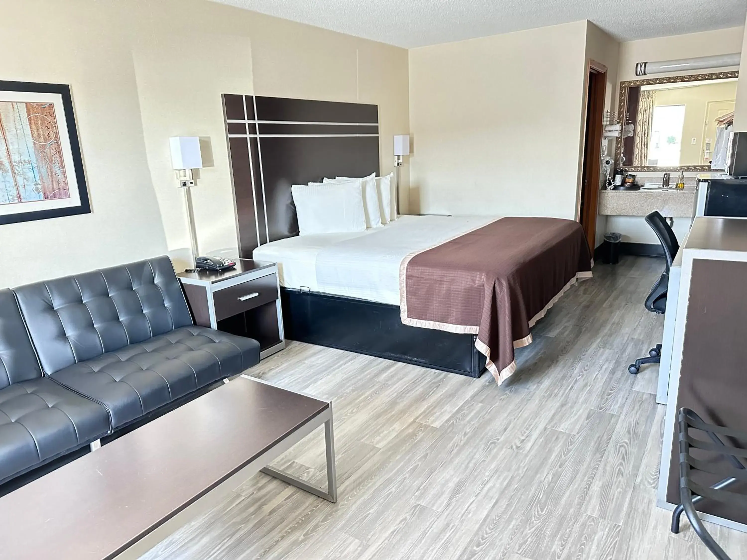 Bed in Deluxe Inn - Fayetteville I-95 Bed in Deluxe Inn - Fayetteville I-95