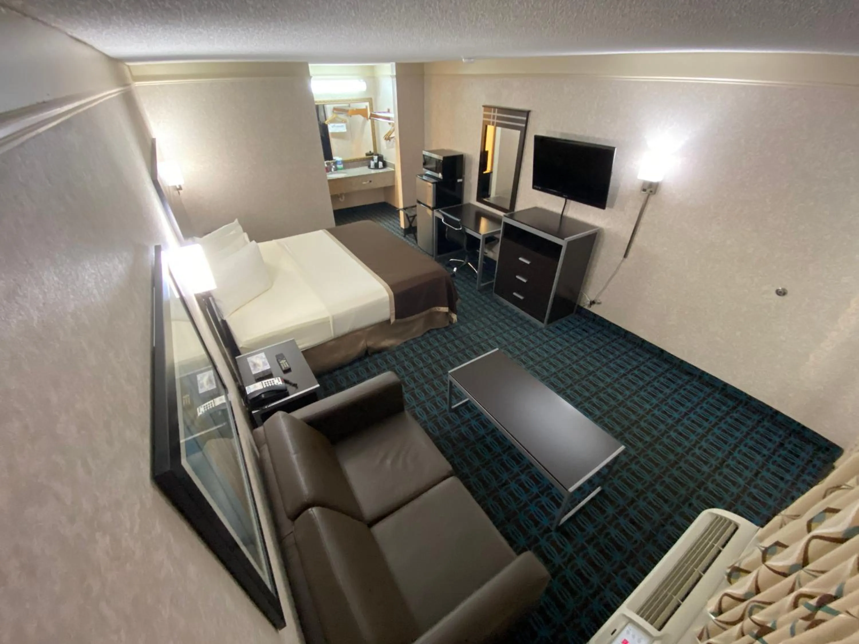 Deluxe Inn - Fayetteville I-95