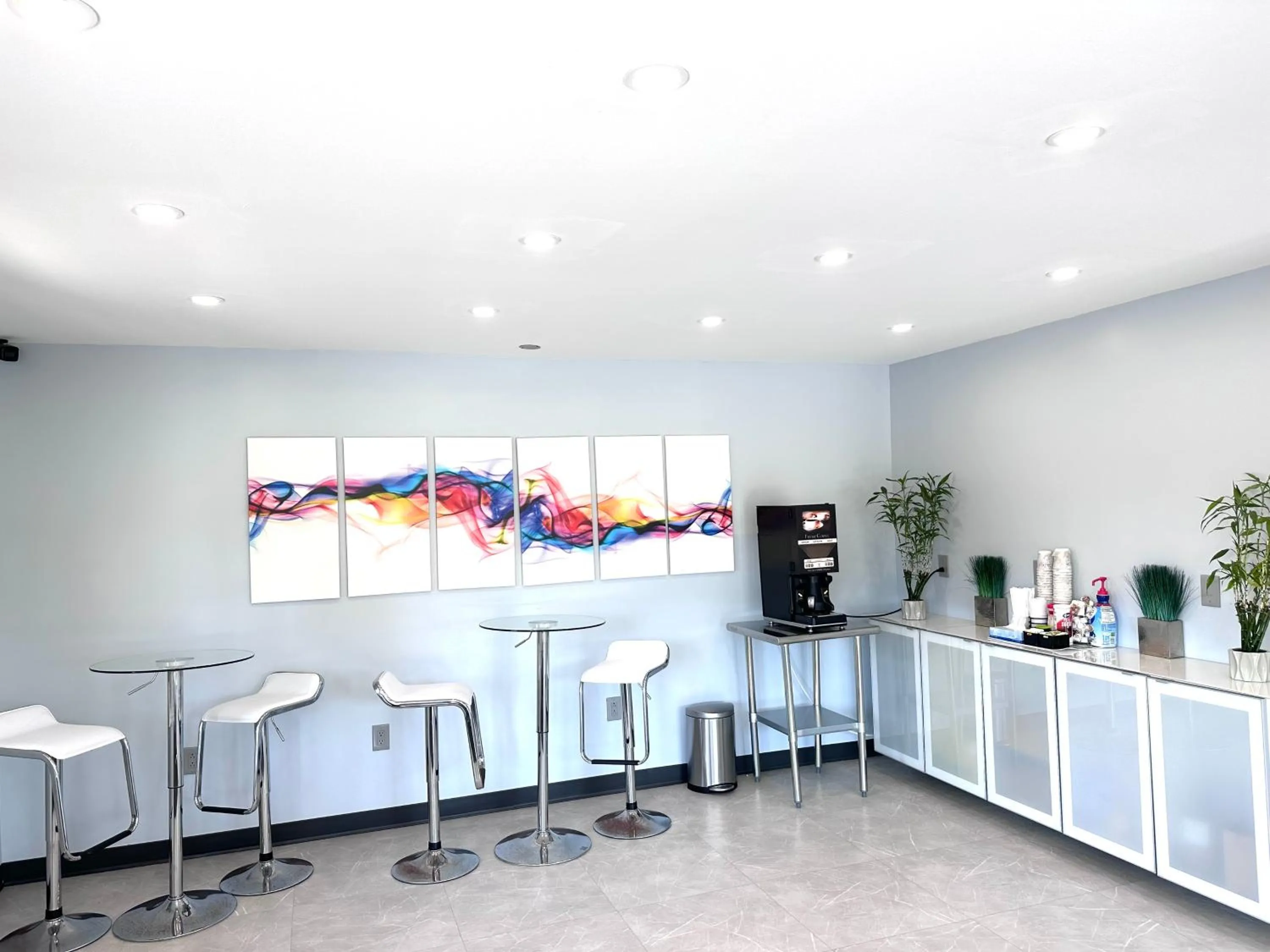 Coffee/tea facilities in Deluxe Inn - Fayetteville I-95