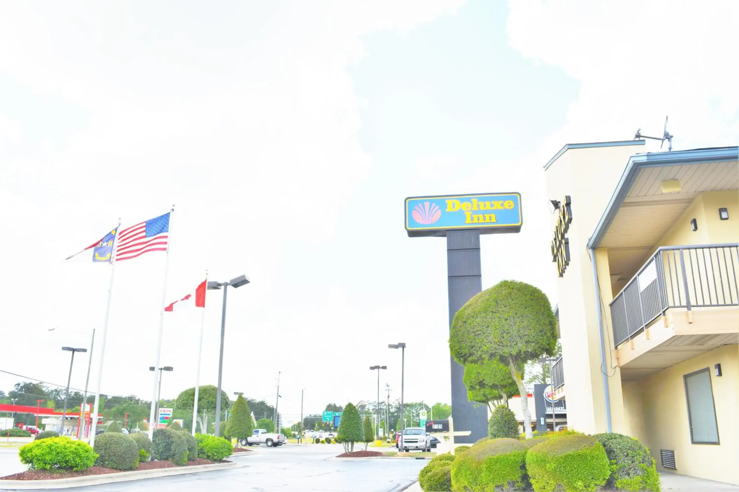 Street view in Deluxe Inn - Fayetteville I-95 Street view in Deluxe Inn - Fayetteville I-95