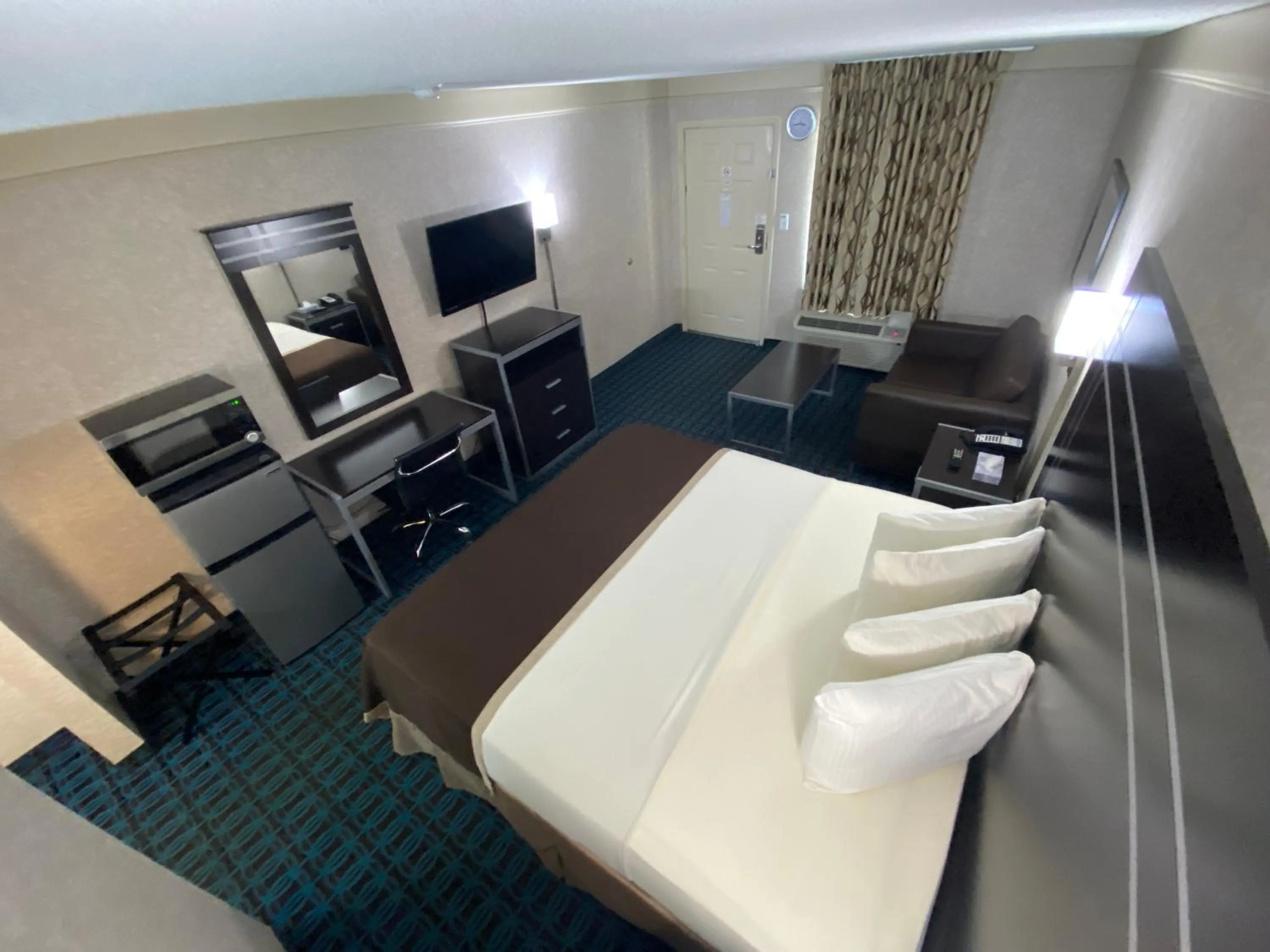 Bed in Deluxe Inn - Fayetteville I-95