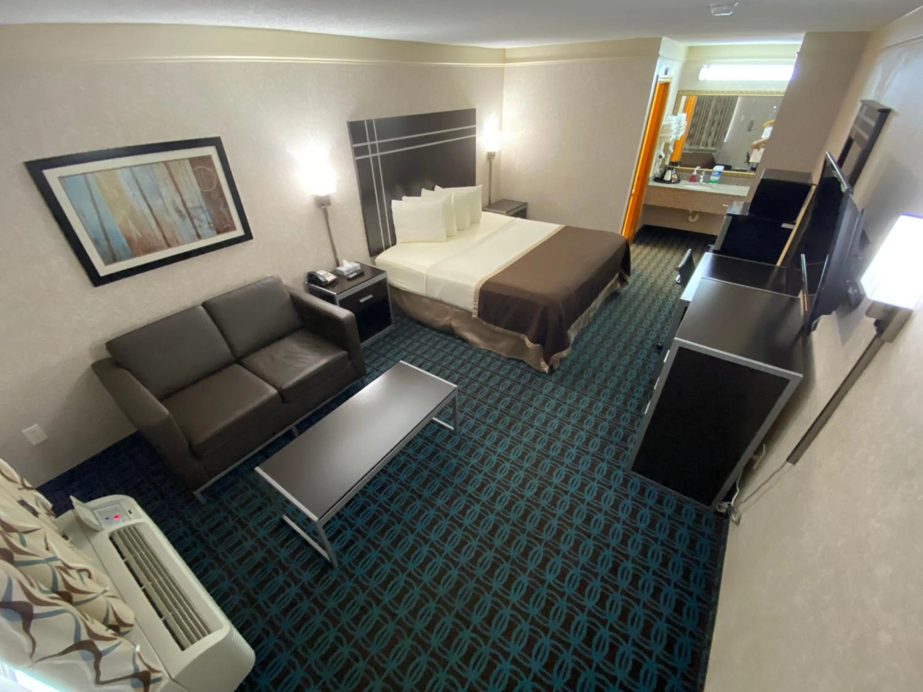 Bed in Deluxe Inn - Fayetteville I-95