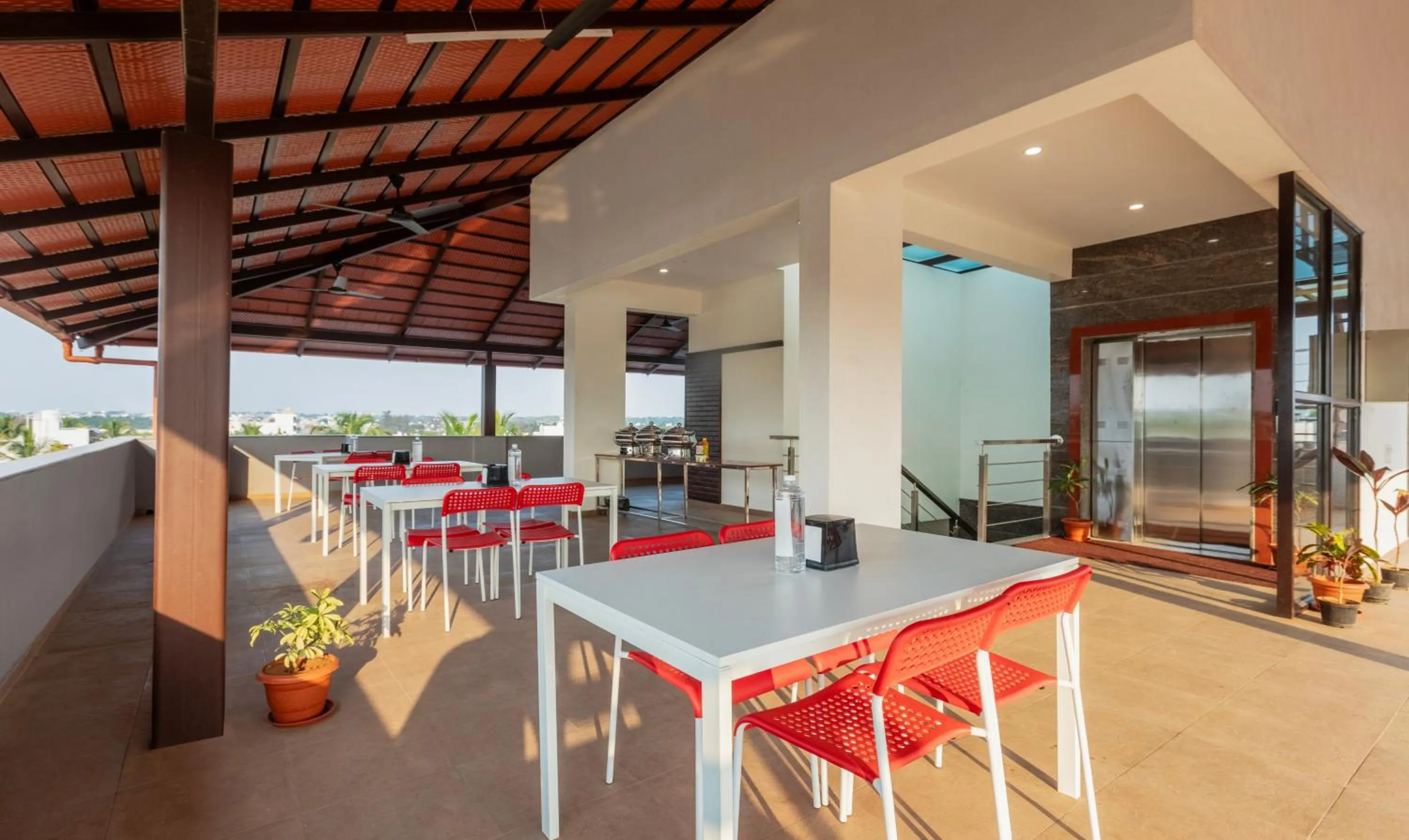 Restaurant/places to eat in Treebo Samanvaya Retreat, Mysore