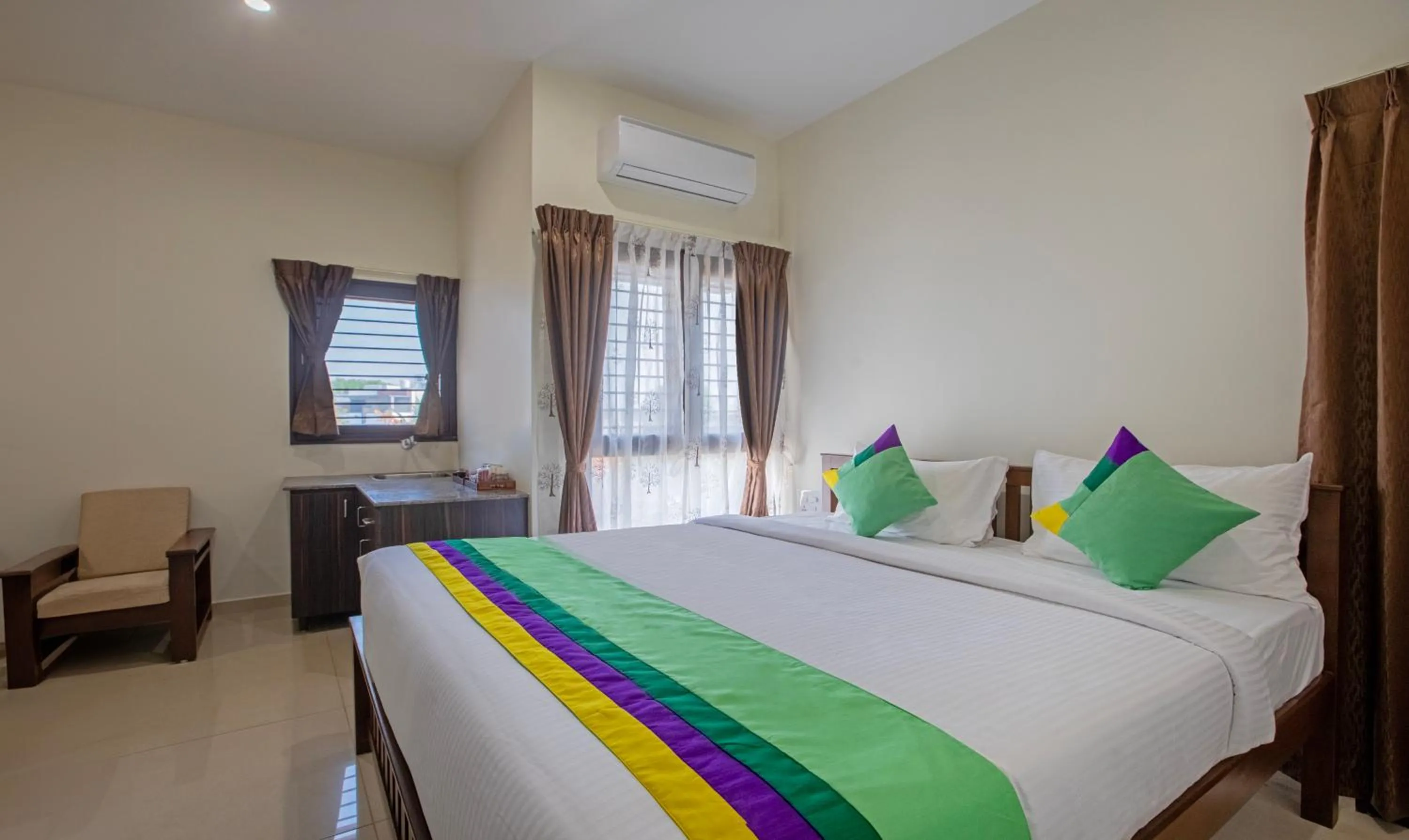 Bedroom, Bed in Treebo Samanvaya Retreat, Mysore