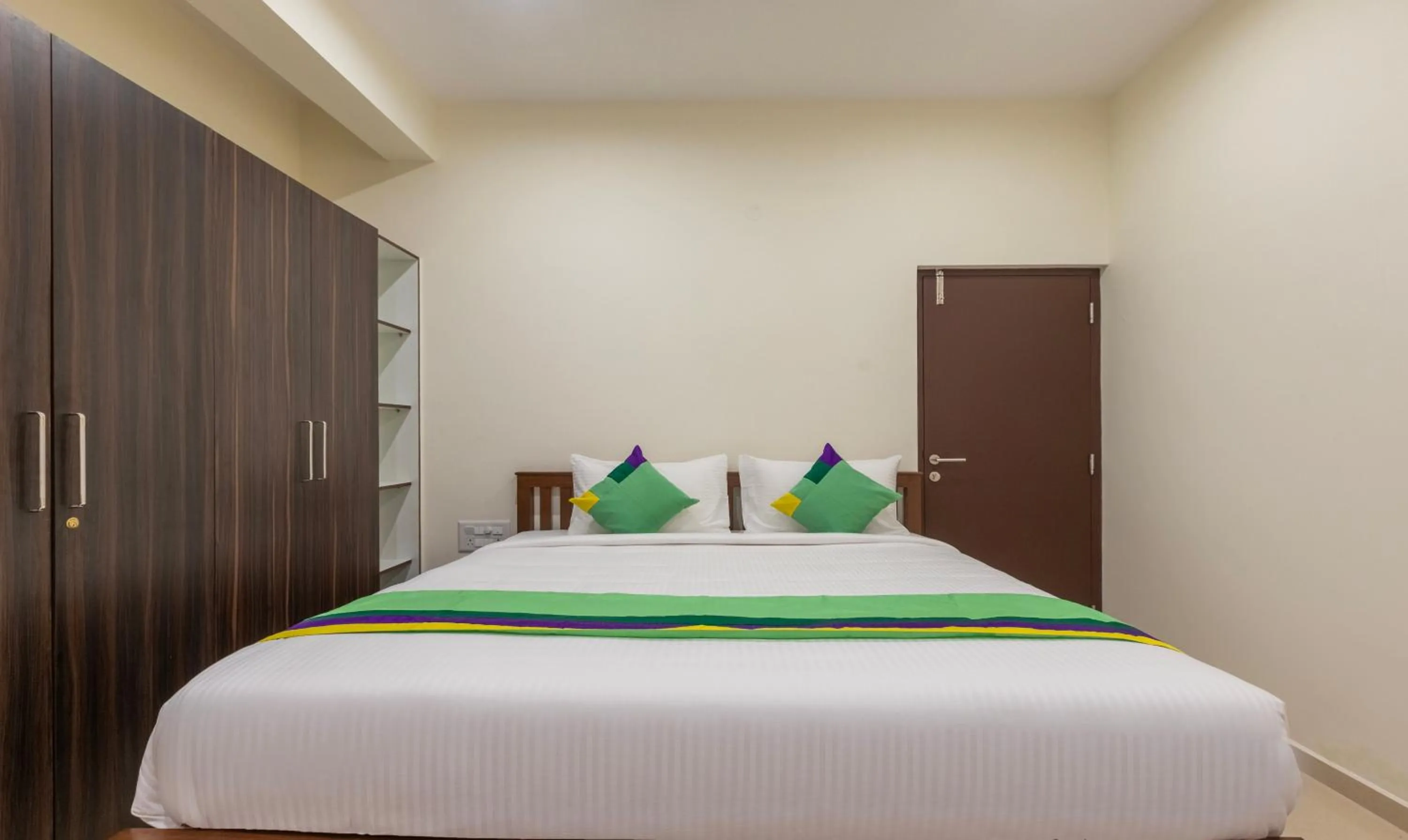 Bedroom, Bed in Treebo Samanvaya Retreat, Mysore