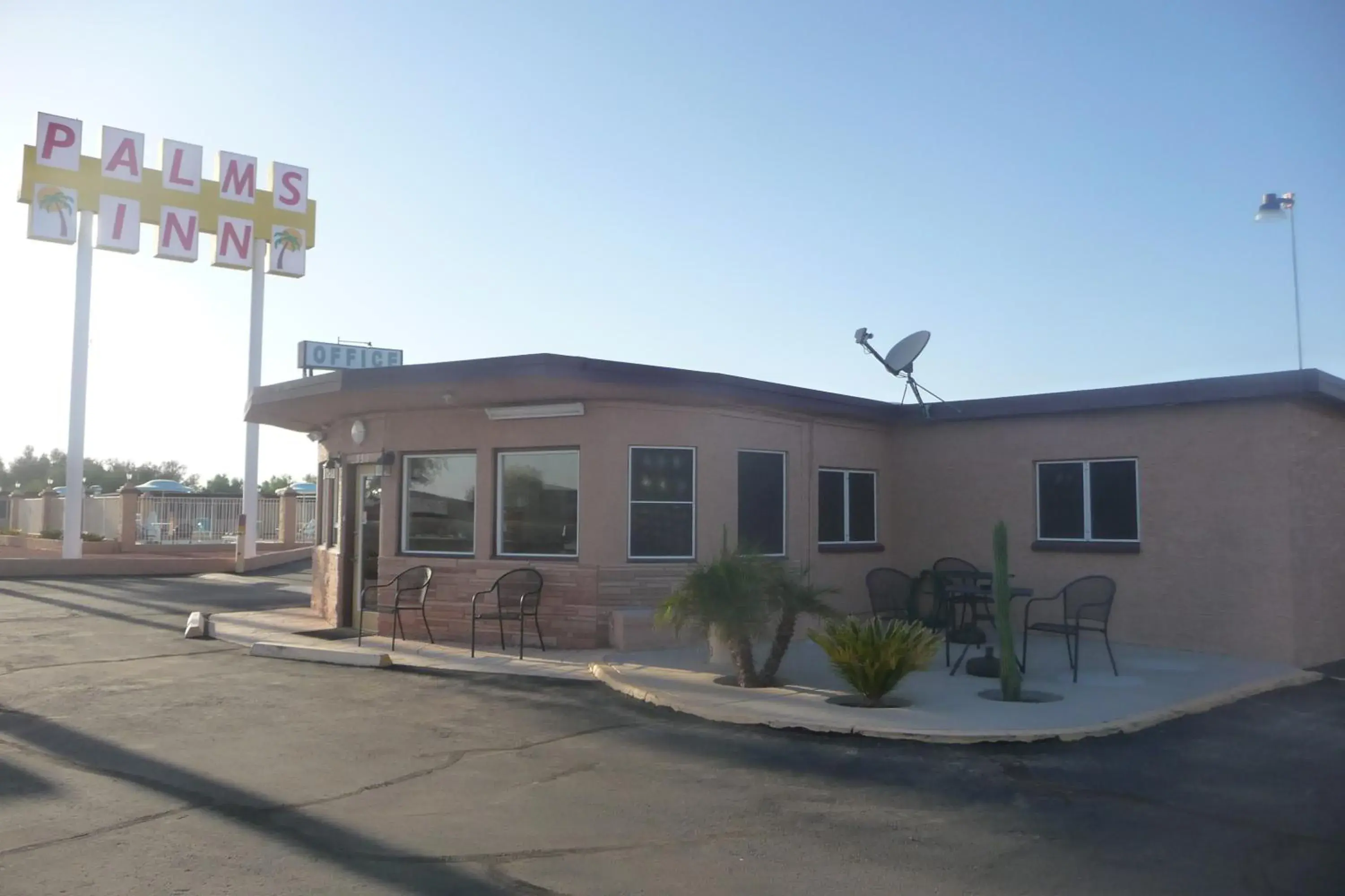 Property building in Palms Inn Property building in Palms Inn