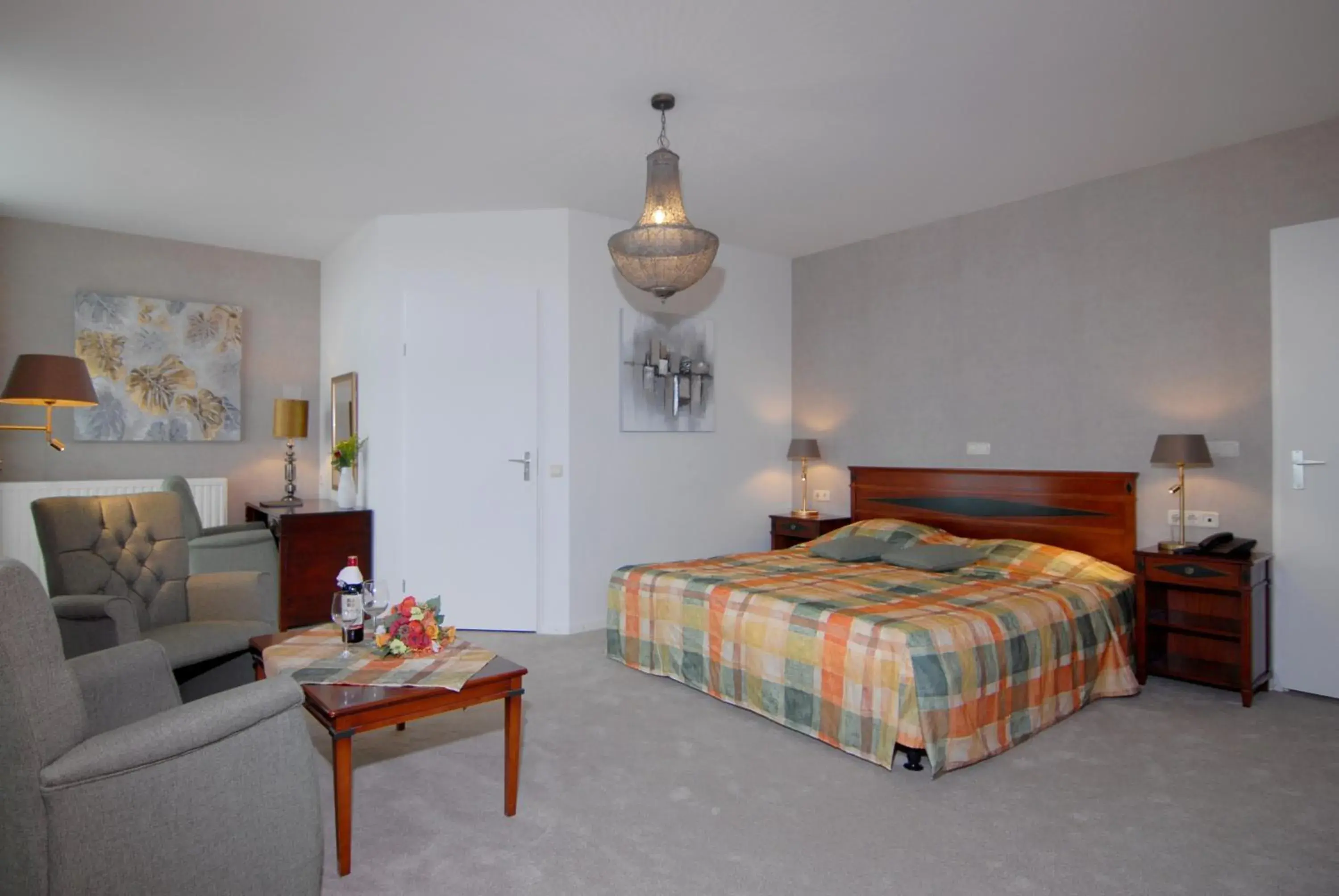 Deluxe Twin Room with Balcony in Hotel Inkelshoes Deluxe Twin Room with Balcony in Hotel Inkelshoes