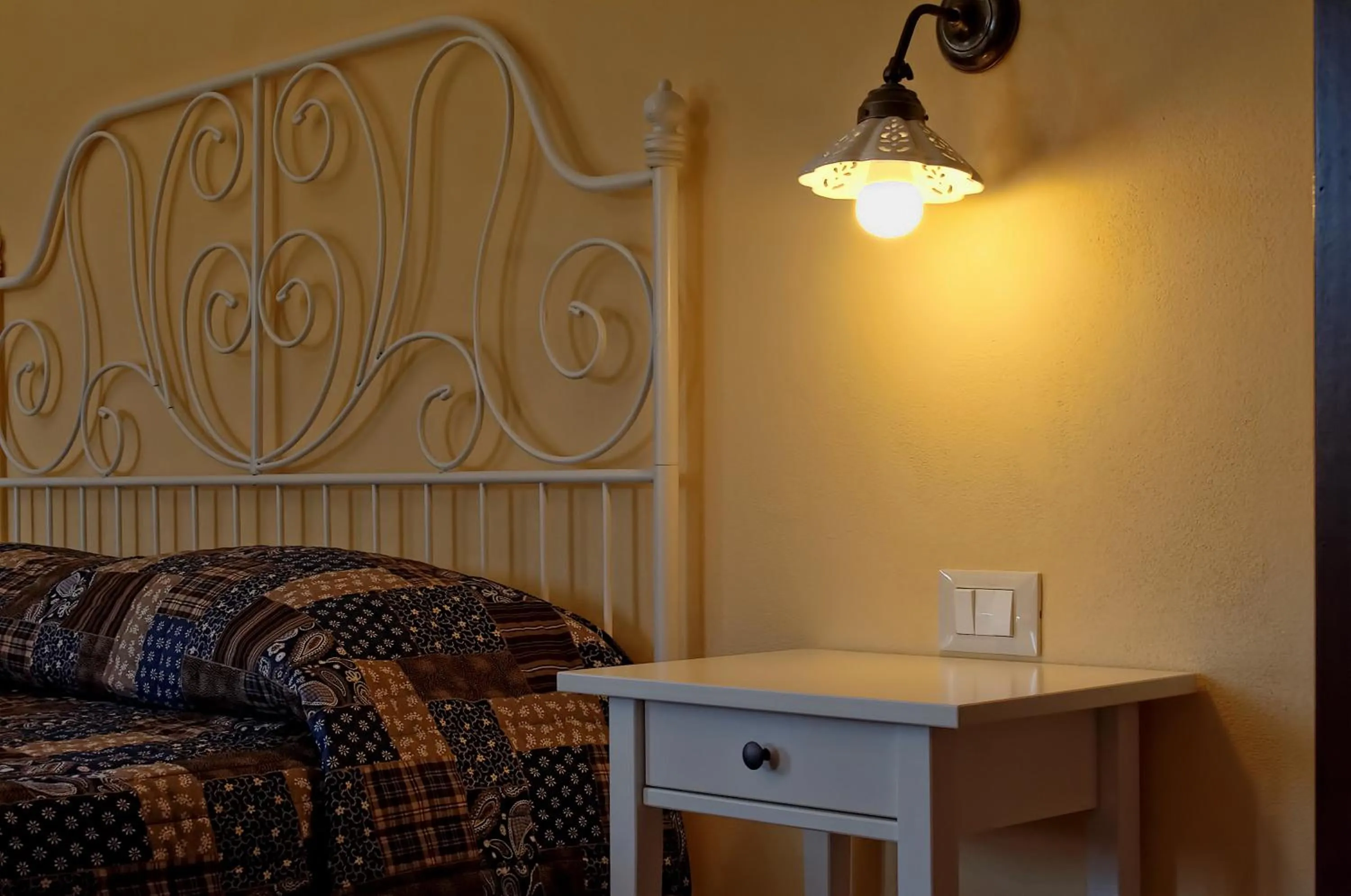 Decorative detail, Bed in Agriturismo Passo dei Briganti