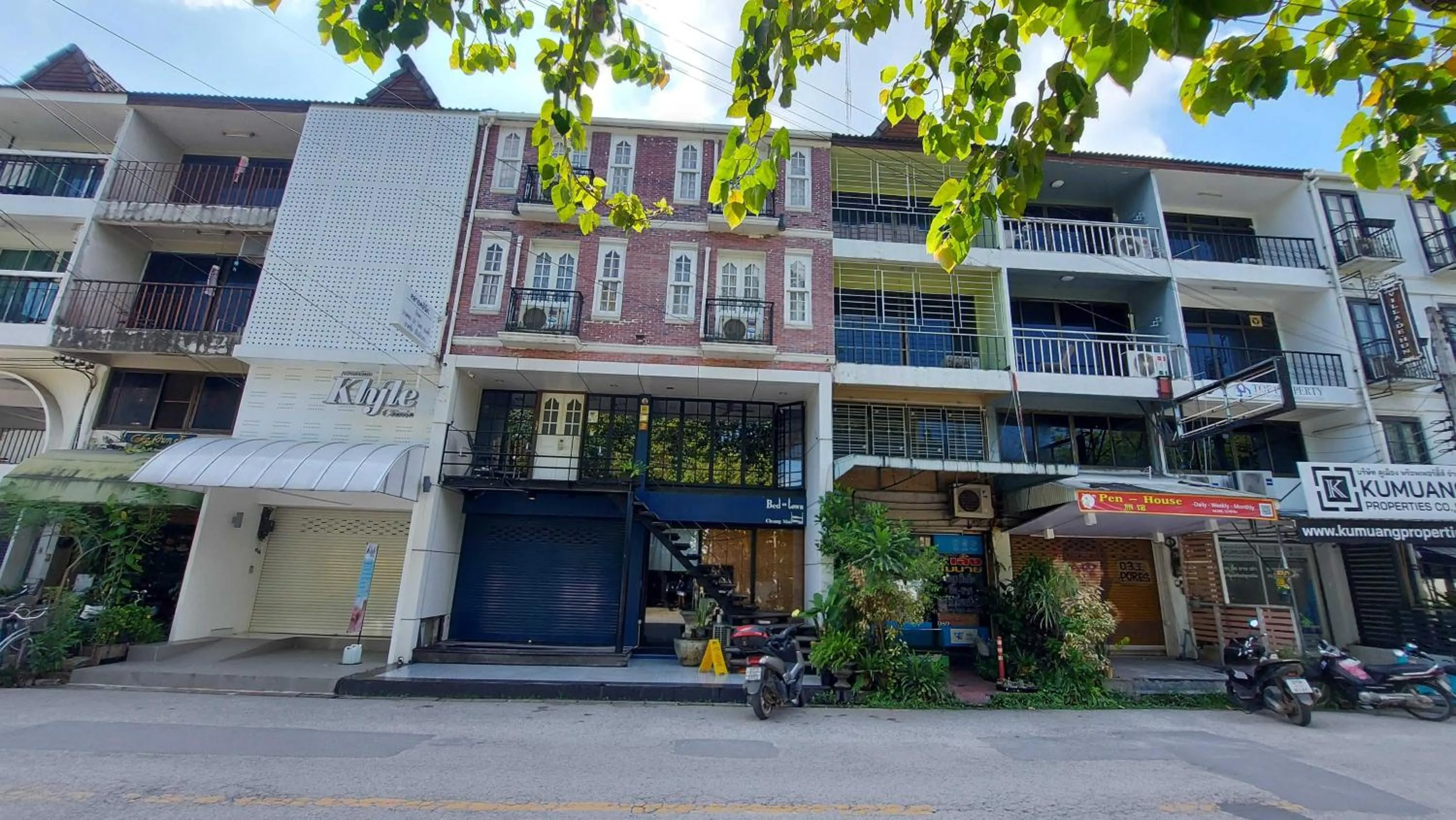 Facade/entrance in Hello Host