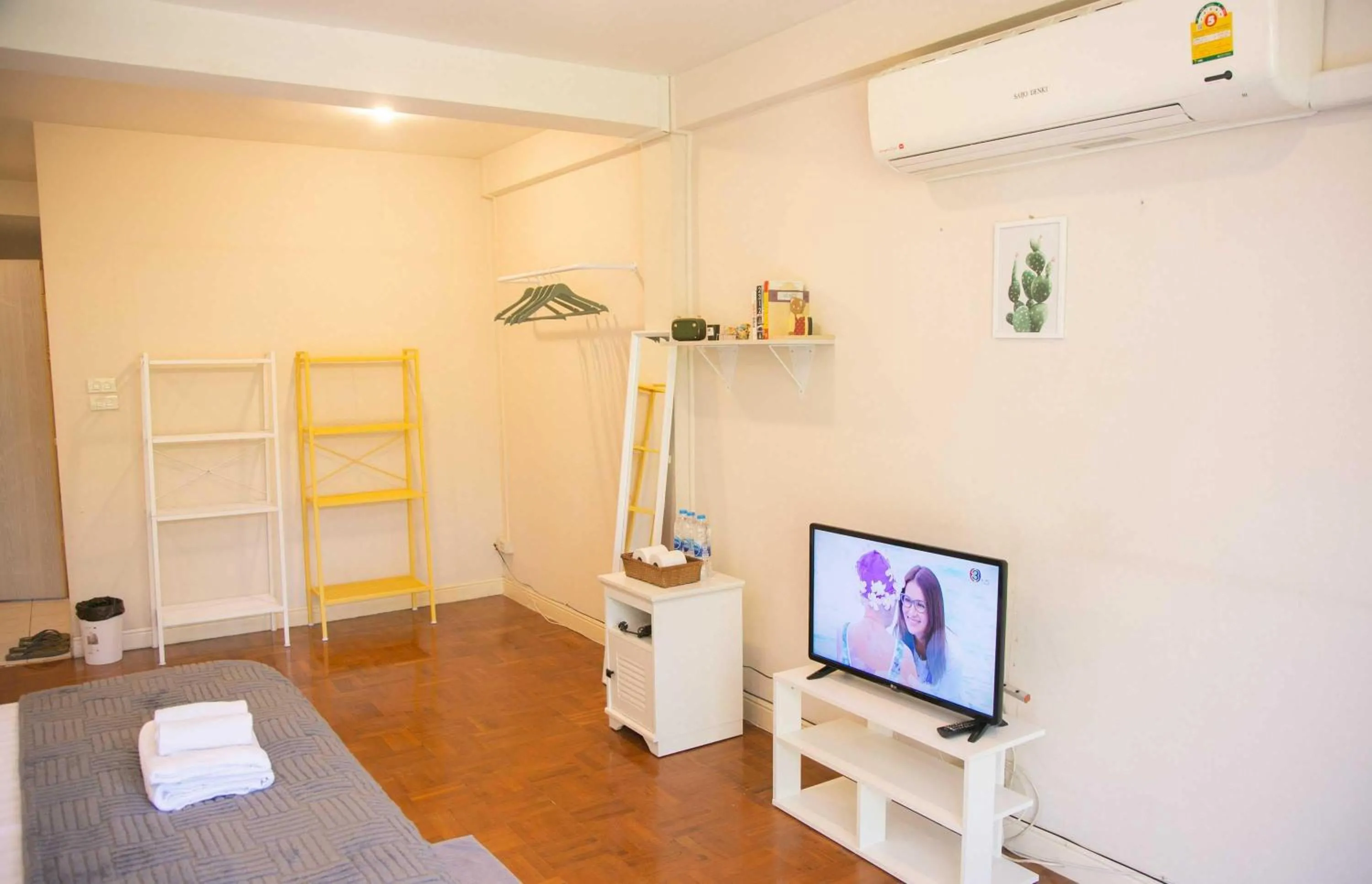 Bedroom, Bed in Hello Host
