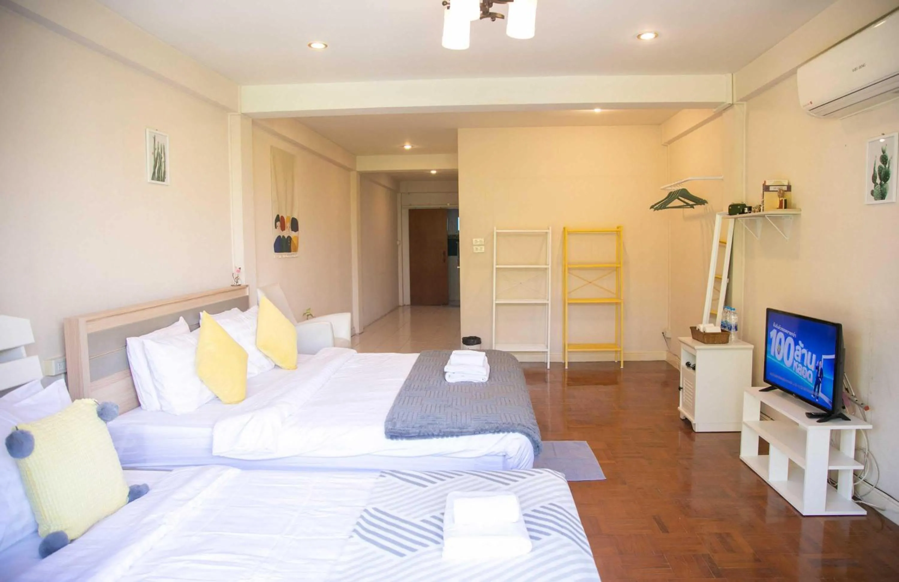 Bedroom, Bed in Hello Host