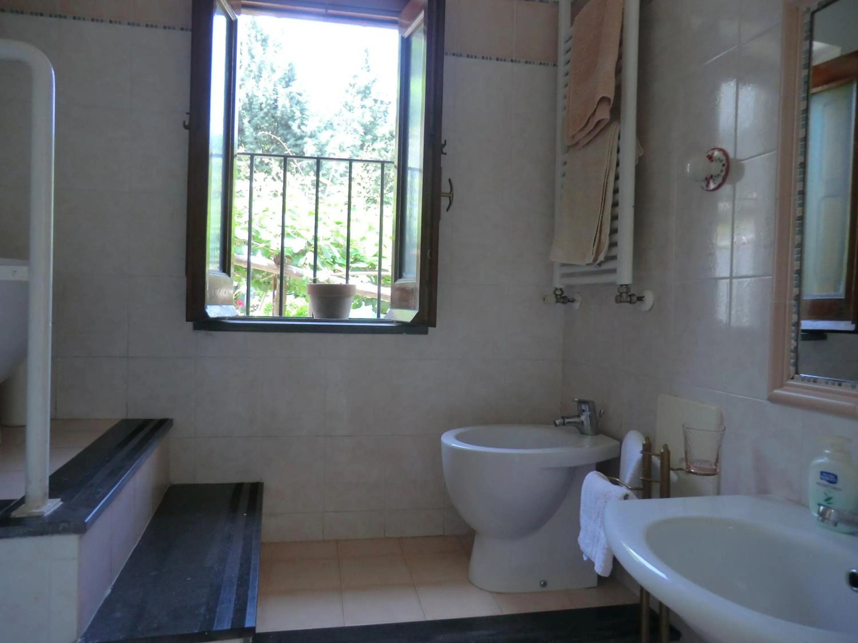 Bathroom in Agriturismo Mare e Monti