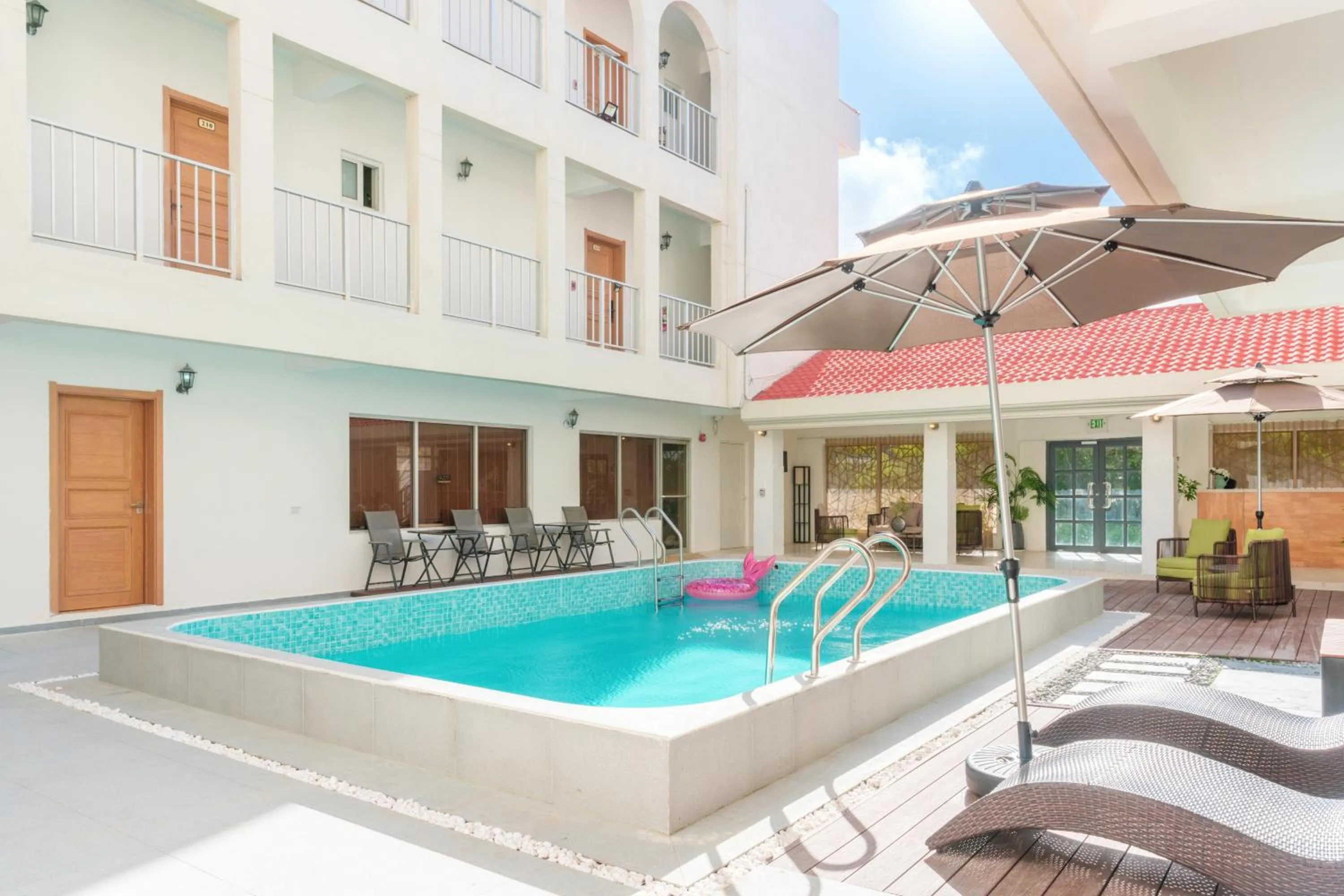 Swimming pool in Seabreaze Garden