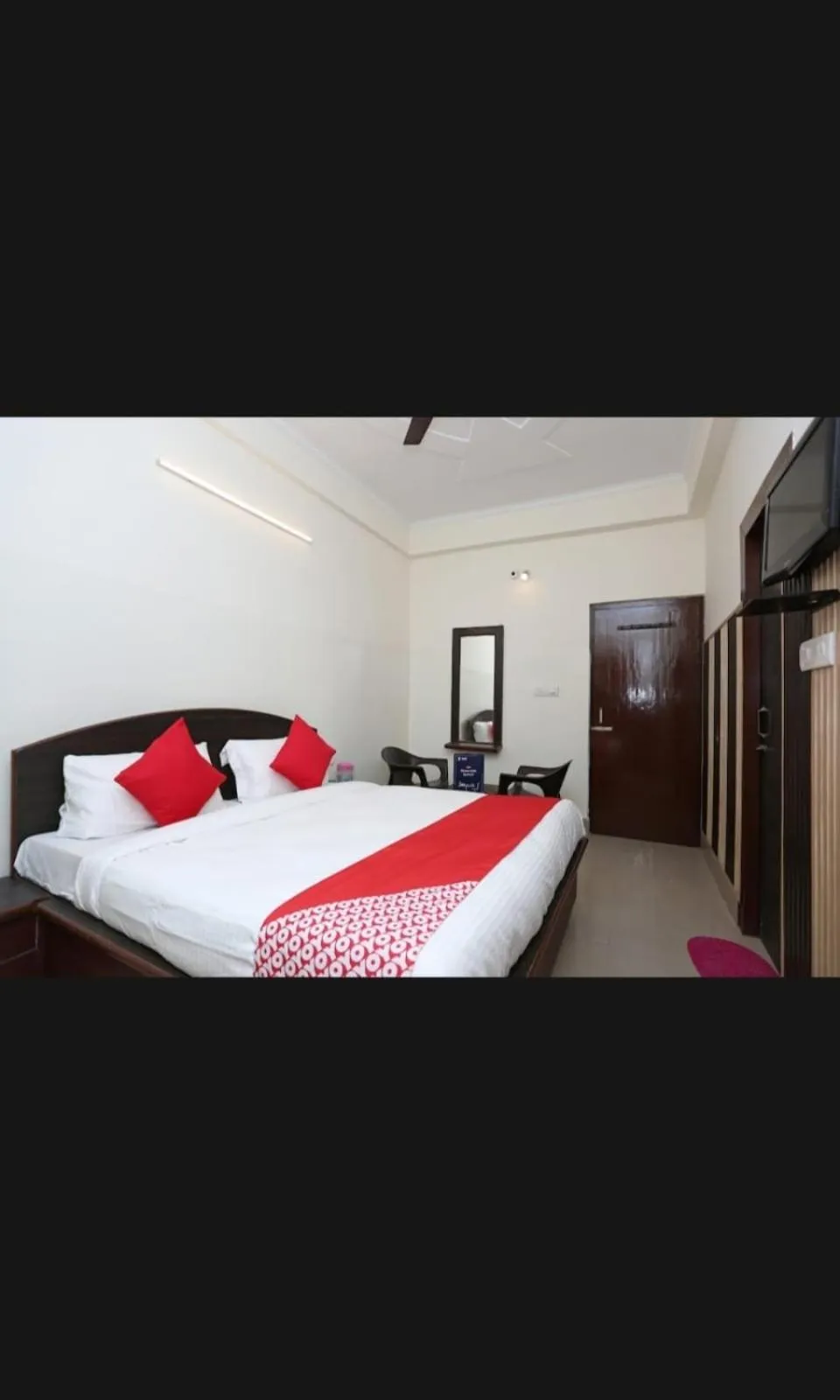 Bed in hotel Shiva palace - best stay hotel