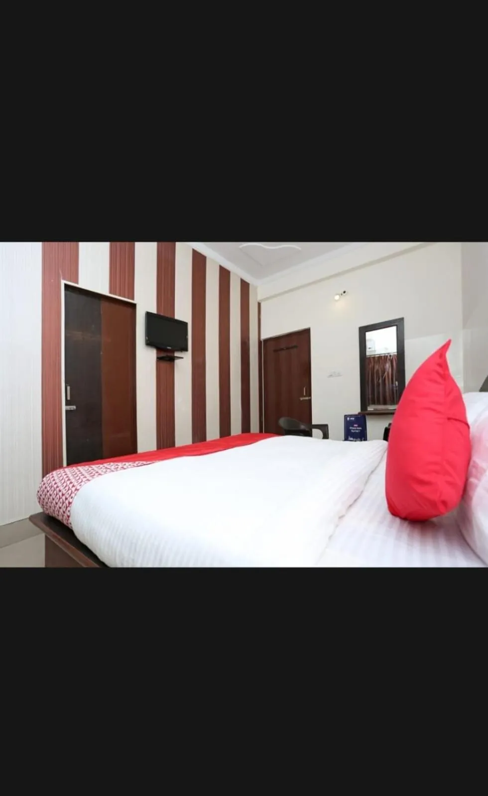 Bed in hotel Shiva palace - best stay hotel