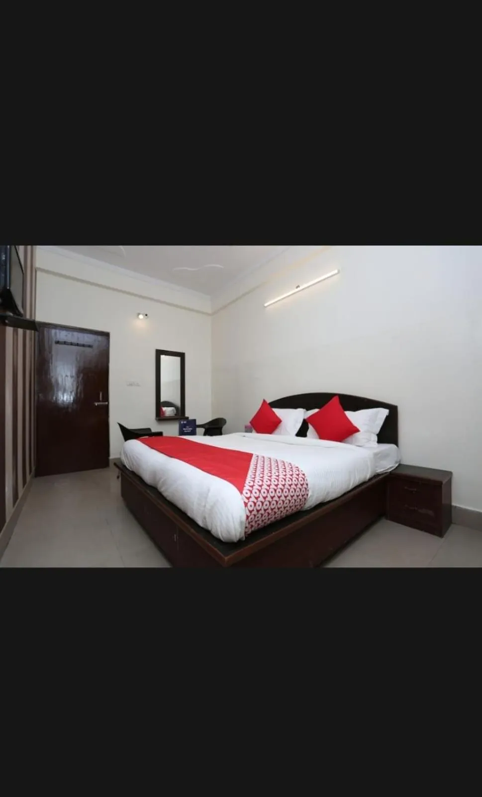 Bed in hotel Shiva palace - best stay hotel