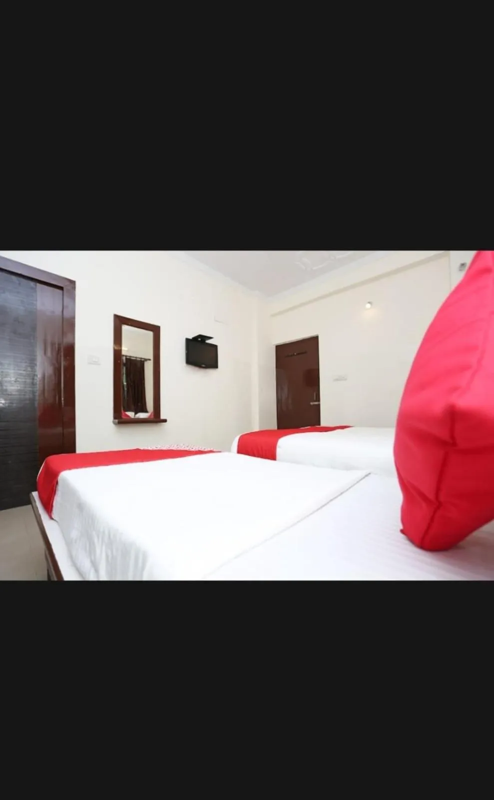 Bed in hotel Shiva palace - best stay hotel