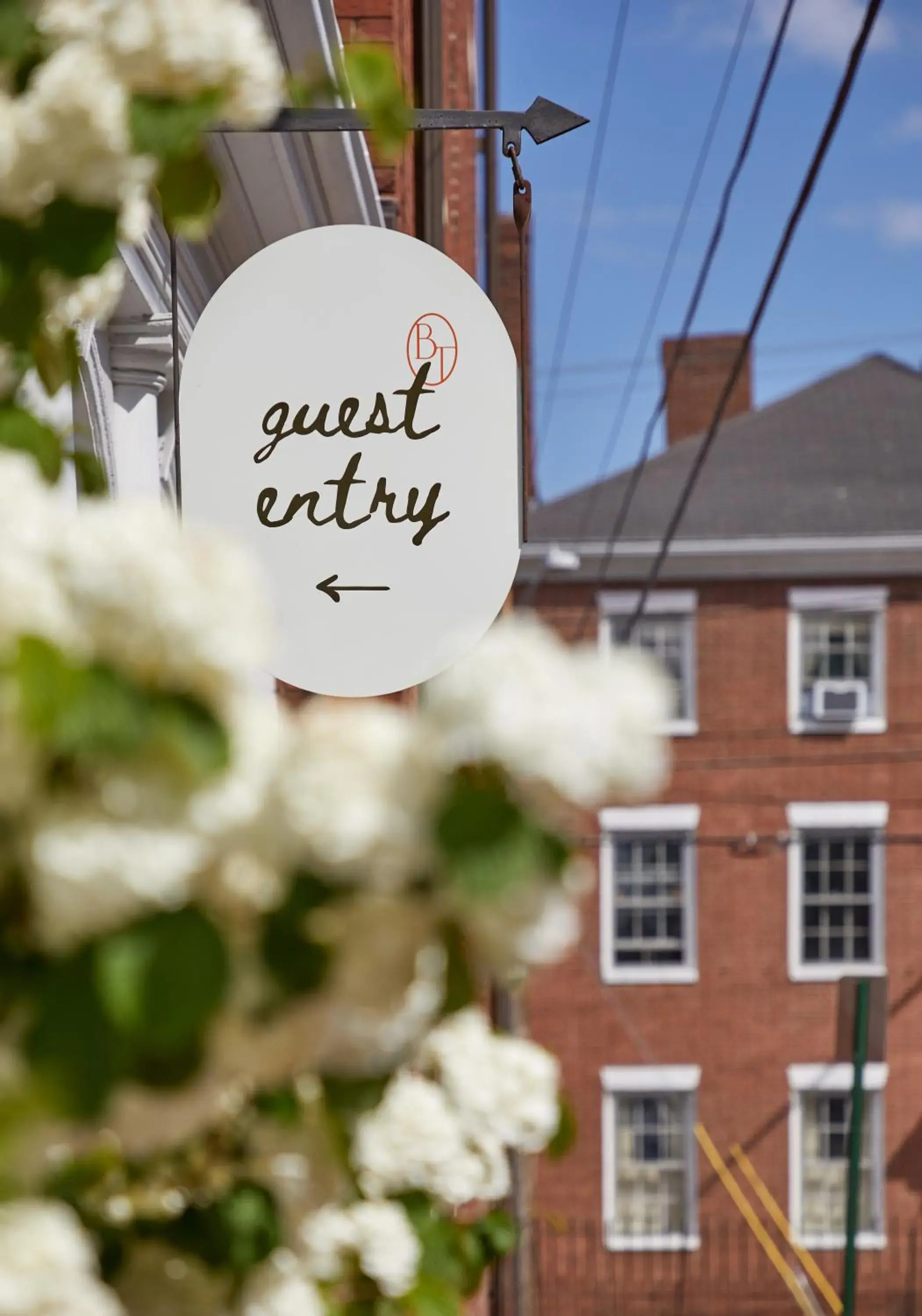 Facade/entrance in Blind Tiger Portland - Danforth Street Guest House Facade/entrance in Blind Tiger Portland - Danforth Street Guest House