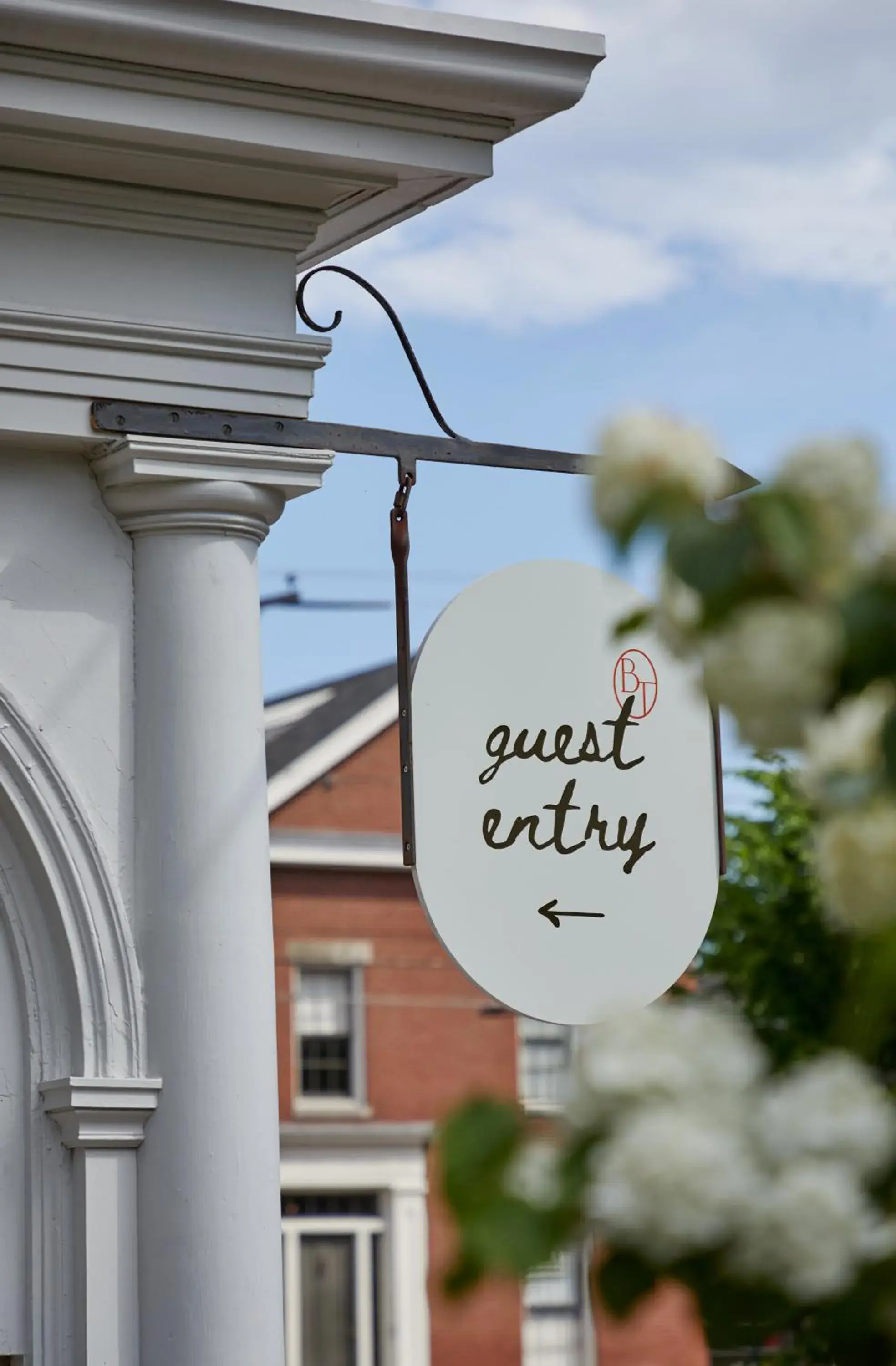 Facade/entrance in Blind Tiger Portland - Danforth Street Guest House Facade/entrance in Blind Tiger Portland - Danforth Street Guest House