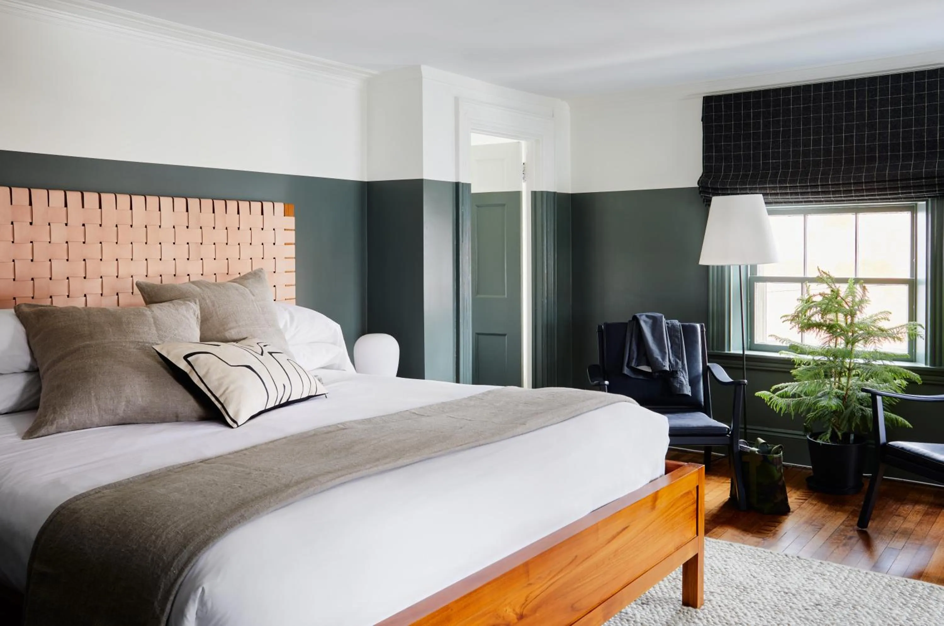 Photo of the whole room, Bed in Blind Tiger Portland - Danforth Street Guest House