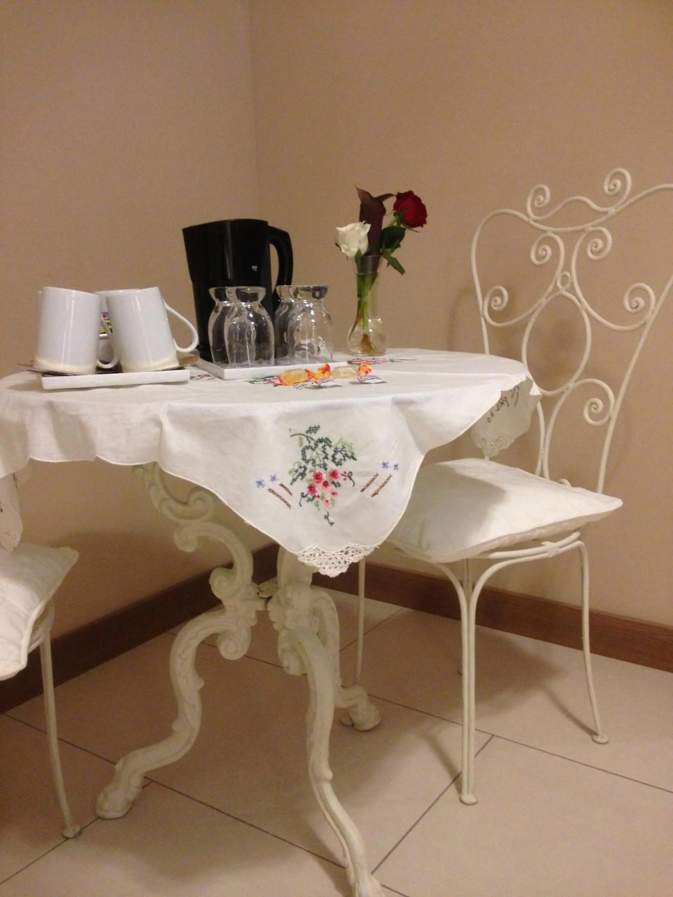 Dining area in La Castellana Loft Hotel