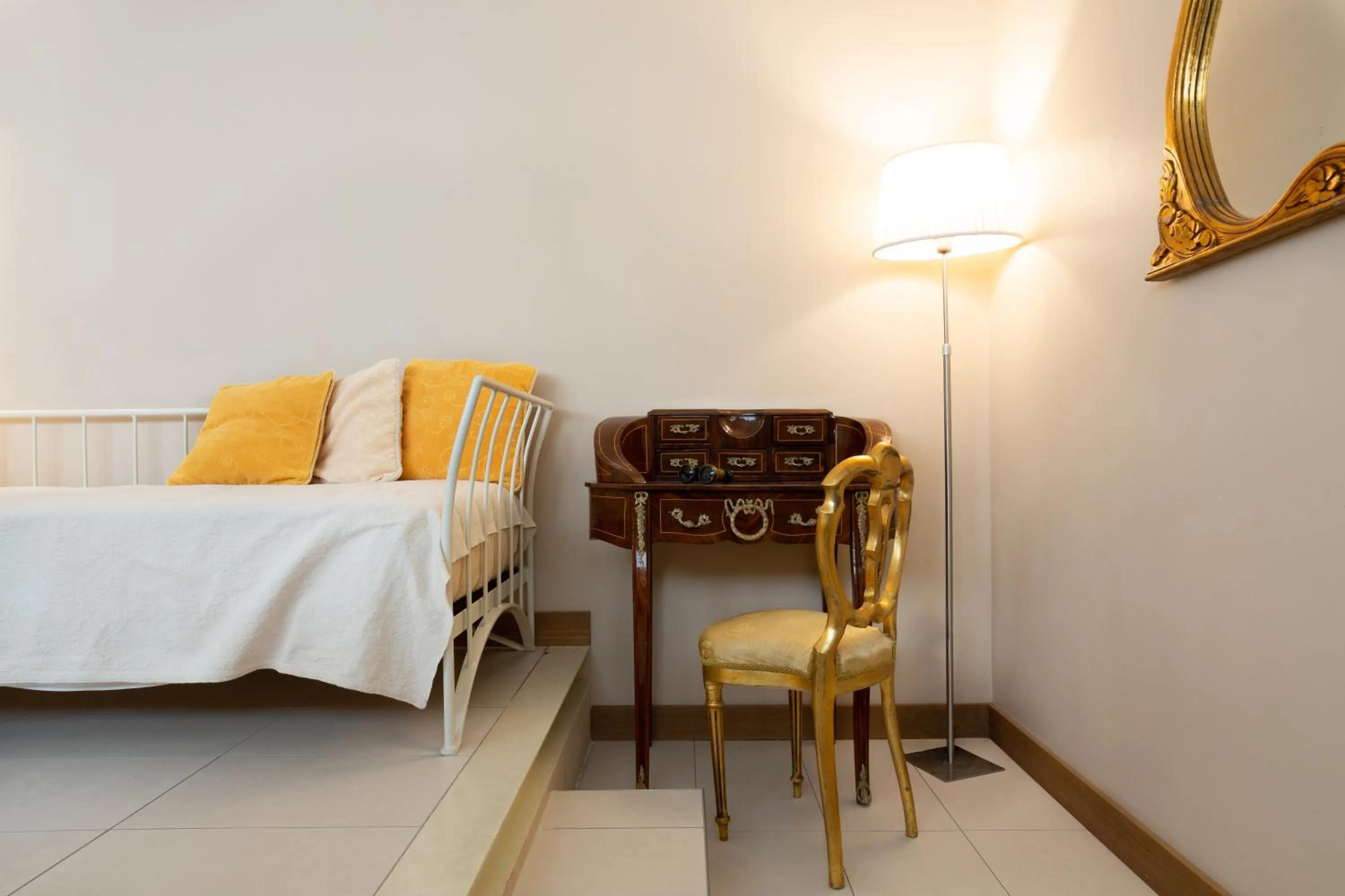 Decorative detail, Bed in La Castellana Loft Hotel